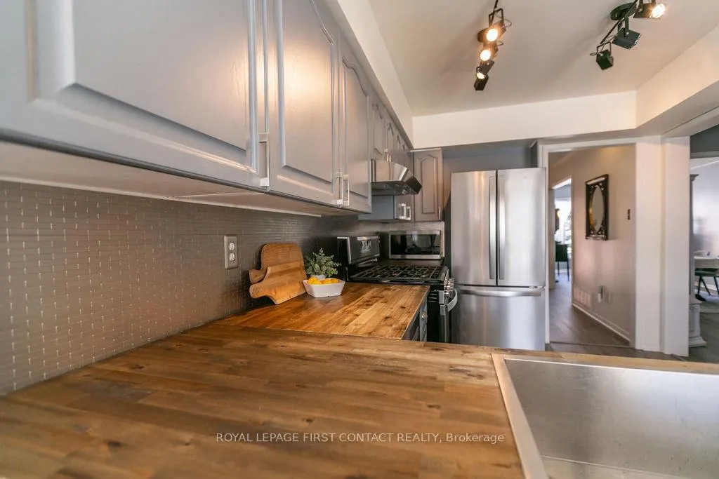 Photo 11 of 13 Irwin Drive, Barrie, Northwest — HOMEH