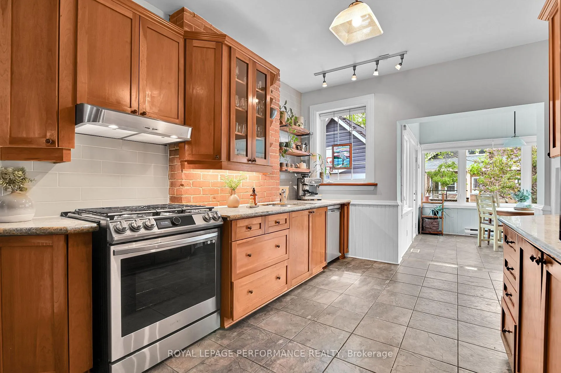 Photo 9 of 16 Ossington Avenue, Ottawa, Old Ottawa South — HOMEH