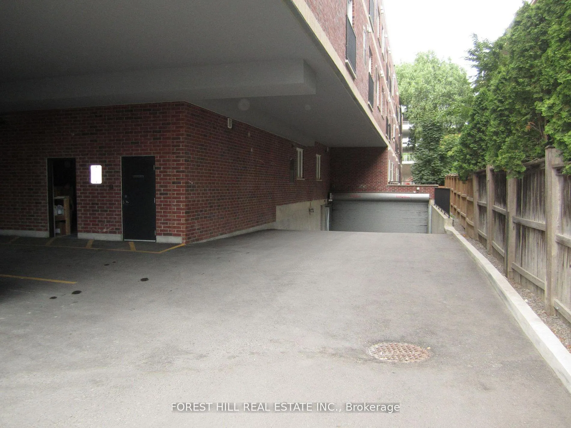 Photo 5 of Unit 111, 8010 Kipling Avenue, Vaughan, West Woodbridge — HOMEH