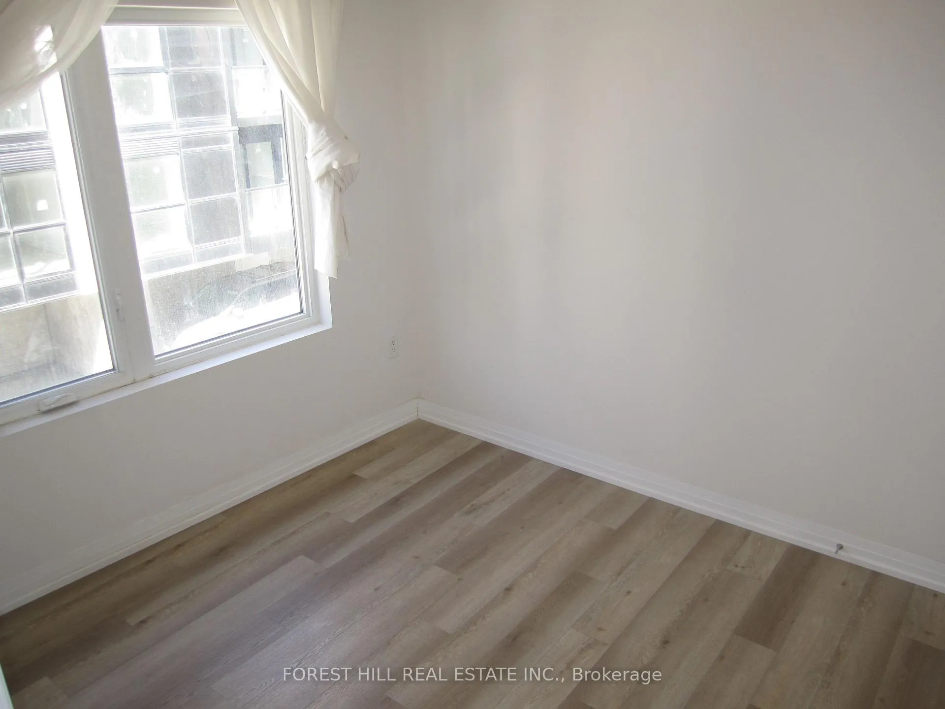 Photo 7 of Unit 111, 8010 Kipling Avenue, Vaughan, West Woodbridge — HOMEH