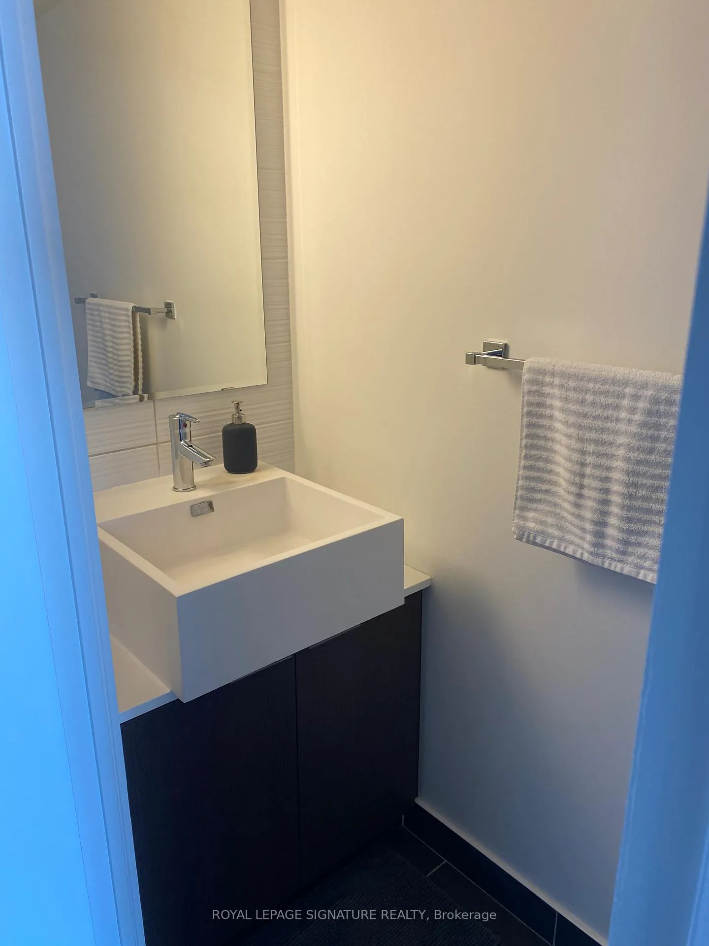 Photo 10 of Unit 705, 5 Hanna Avenue, Toronto, Niagara — HOMEH