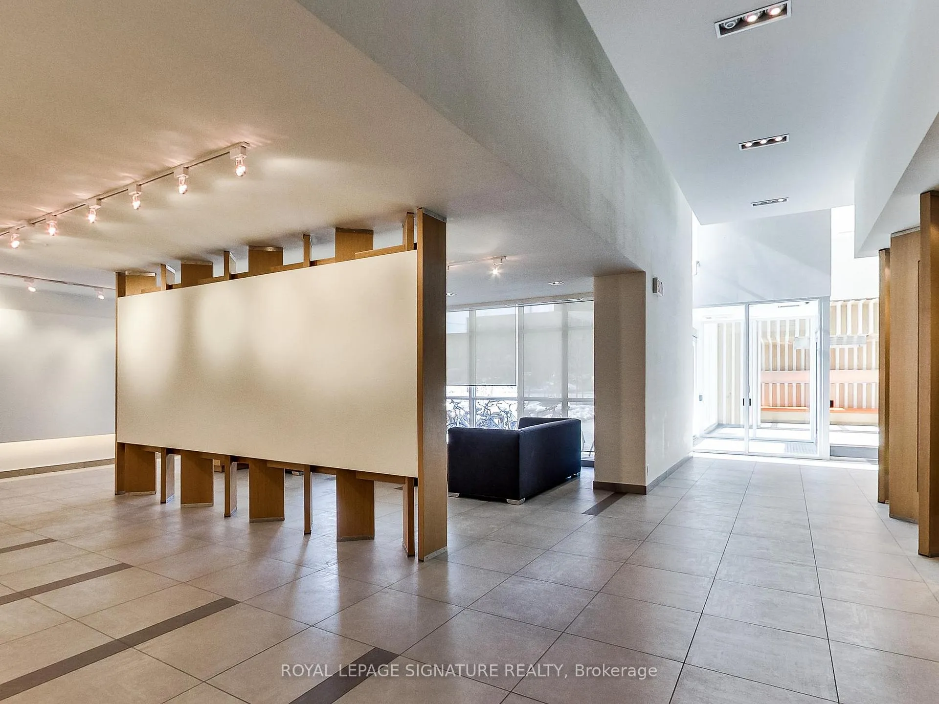 Photo 18 of Unit 705, 5 Hanna Avenue, Toronto, Niagara — HOMEH