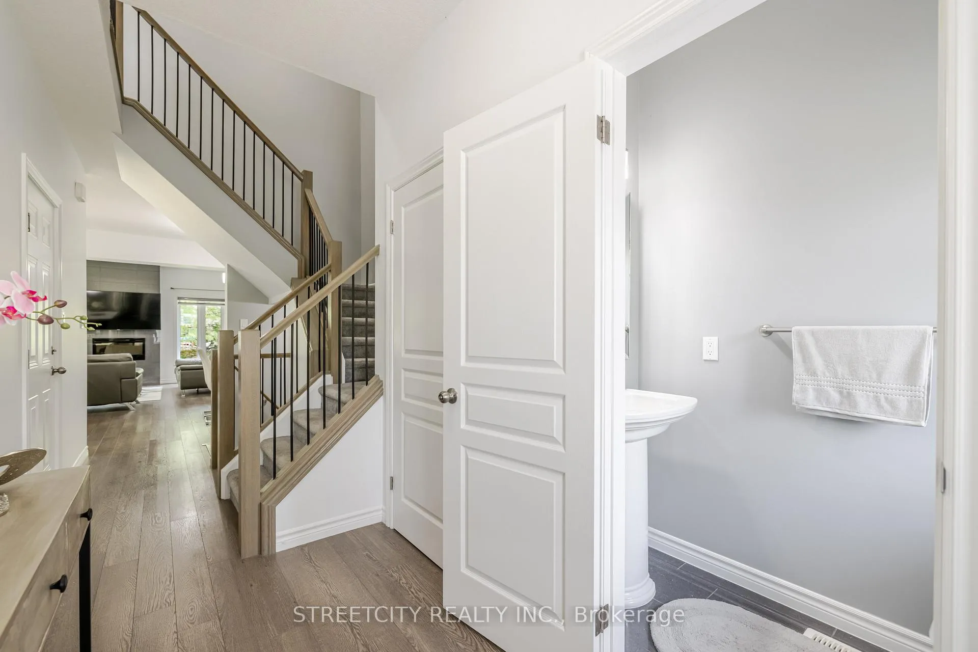 Photo 6 of Unit 99, 1924 Cedarhollow Boulevard, London, North D — HOMEH