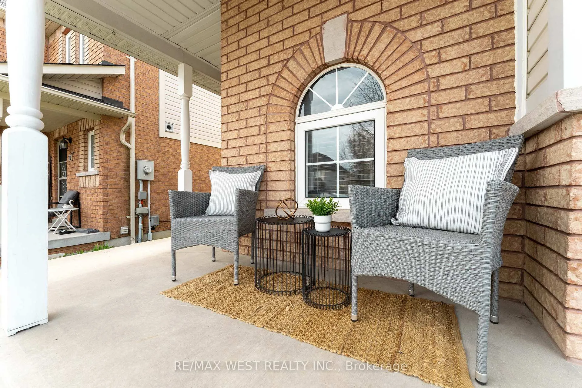 Photo 3 of 72 Bannister Street, Clarington, Bowmanville — HOMEH