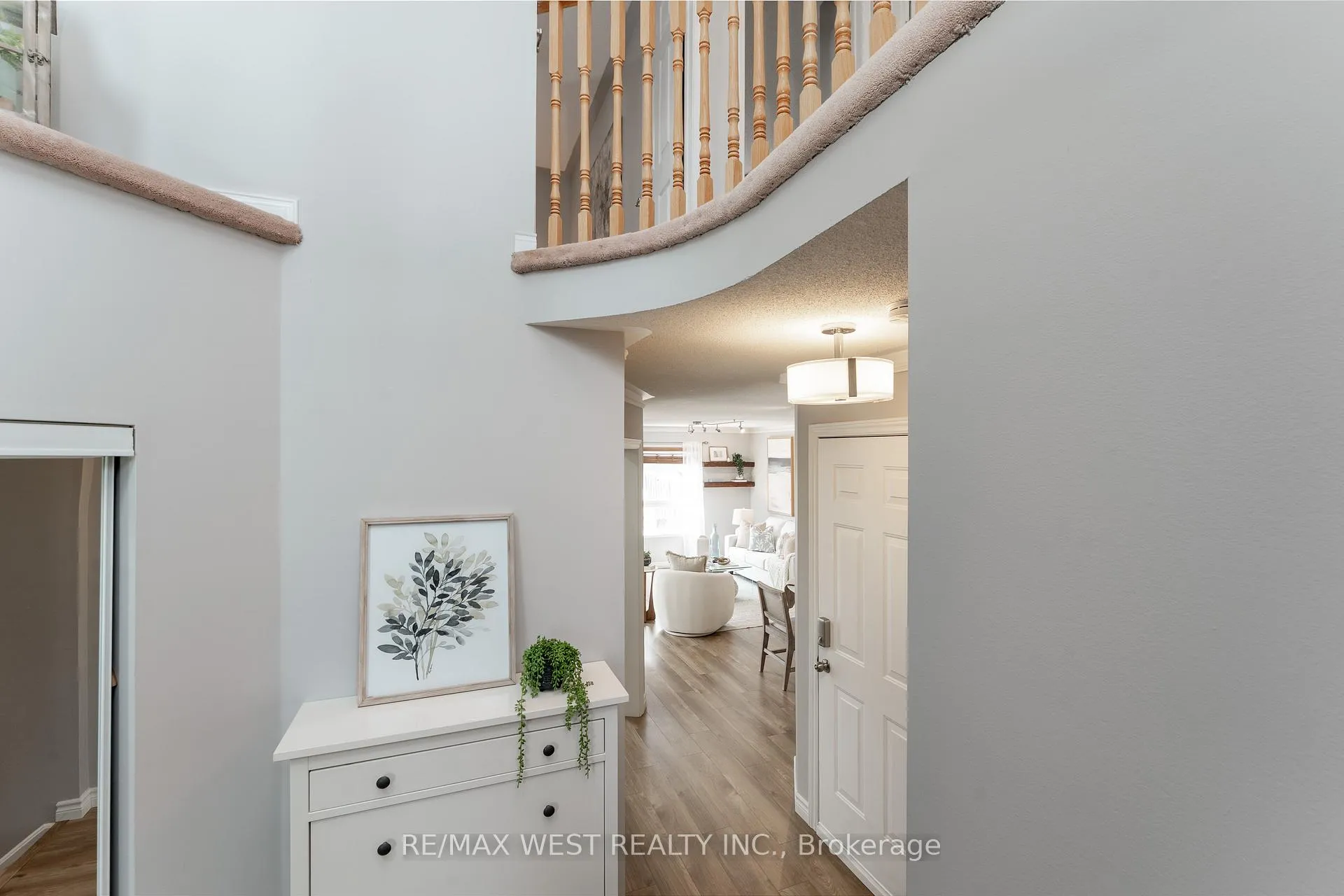 Photo 5 of 72 Bannister Street, Clarington, Bowmanville — HOMEH