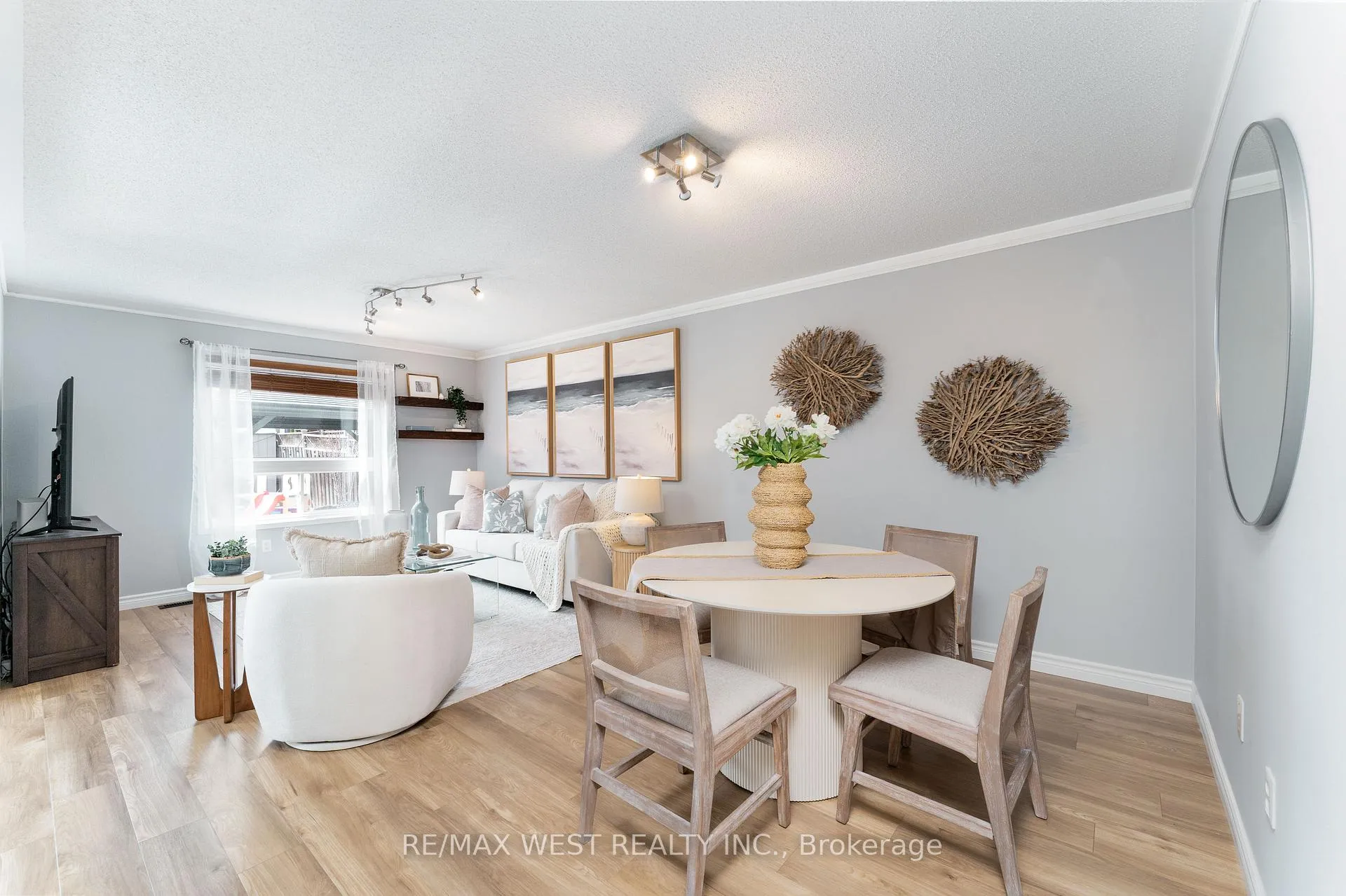 Photo 8 of 72 Bannister Street, Clarington, Bowmanville — HOMEH