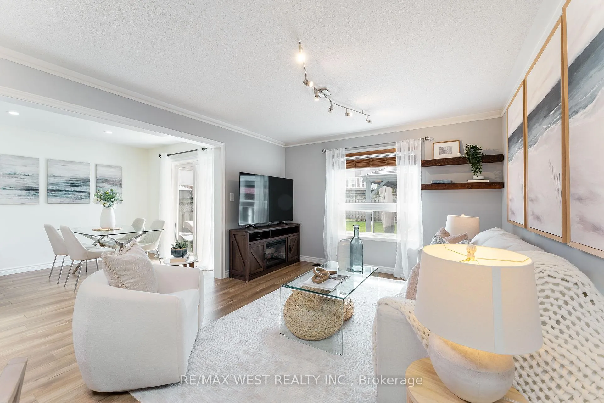 Photo 11 of 72 Bannister Street, Clarington, Bowmanville — HOMEH