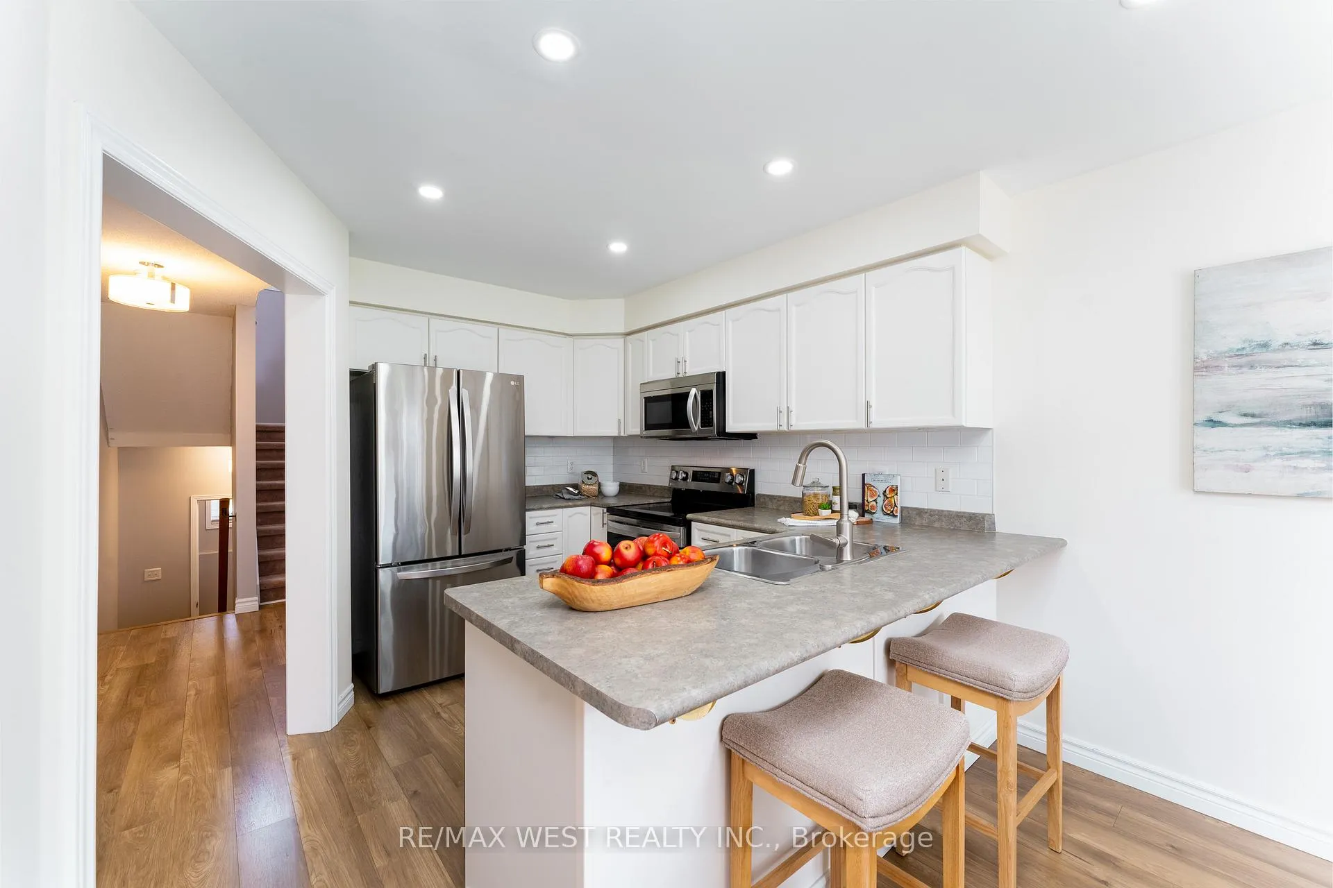 Photo 12 of 72 Bannister Street, Clarington, Bowmanville — HOMEH