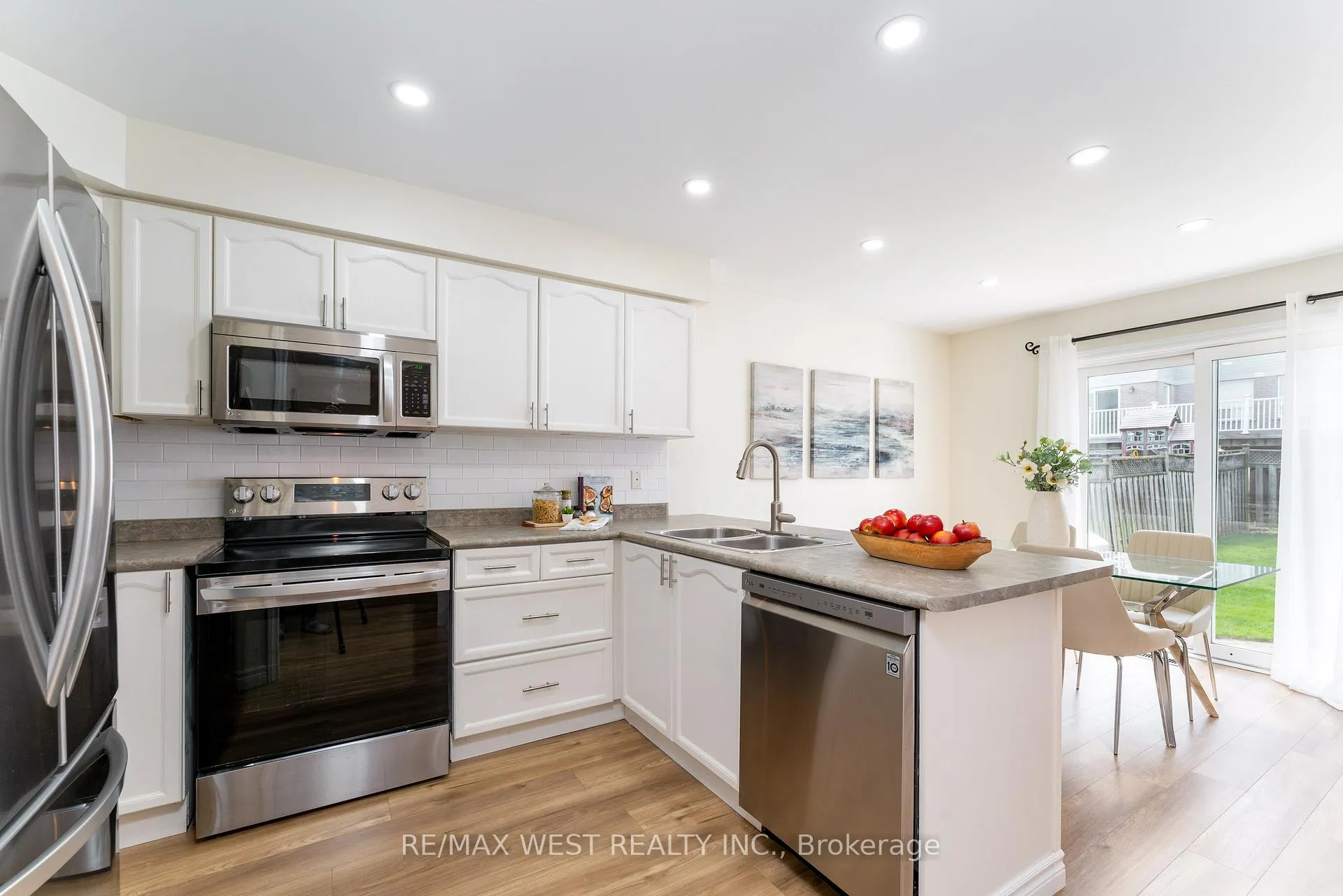 Photo 13 of 72 Bannister Street, Clarington, Bowmanville — HOMEH