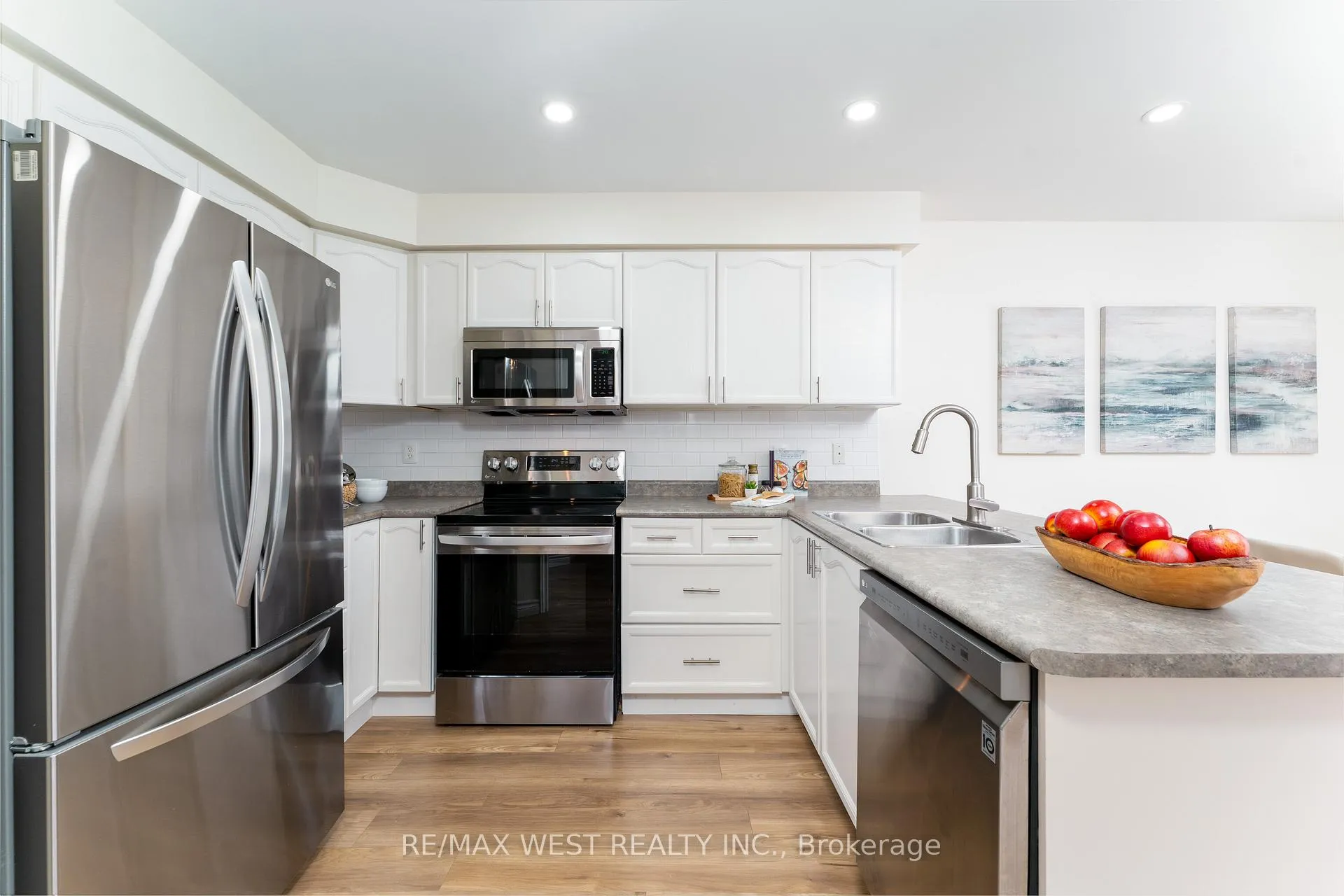 Photo 14 of 72 Bannister Street, Clarington, Bowmanville — HOMEH