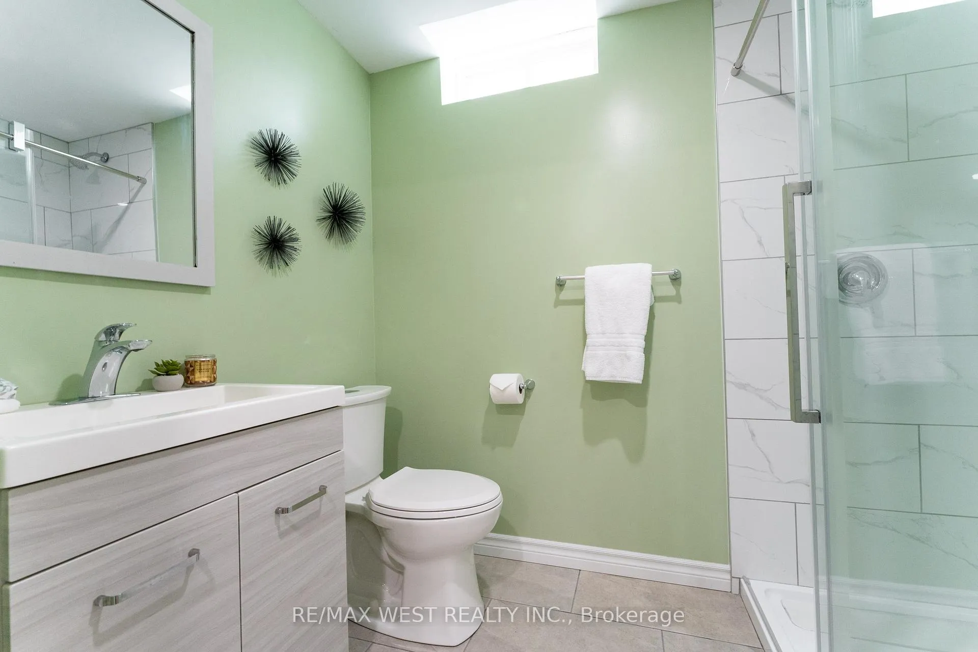 Photo 32 of 72 Bannister Street, Clarington, Bowmanville — HOMEH
