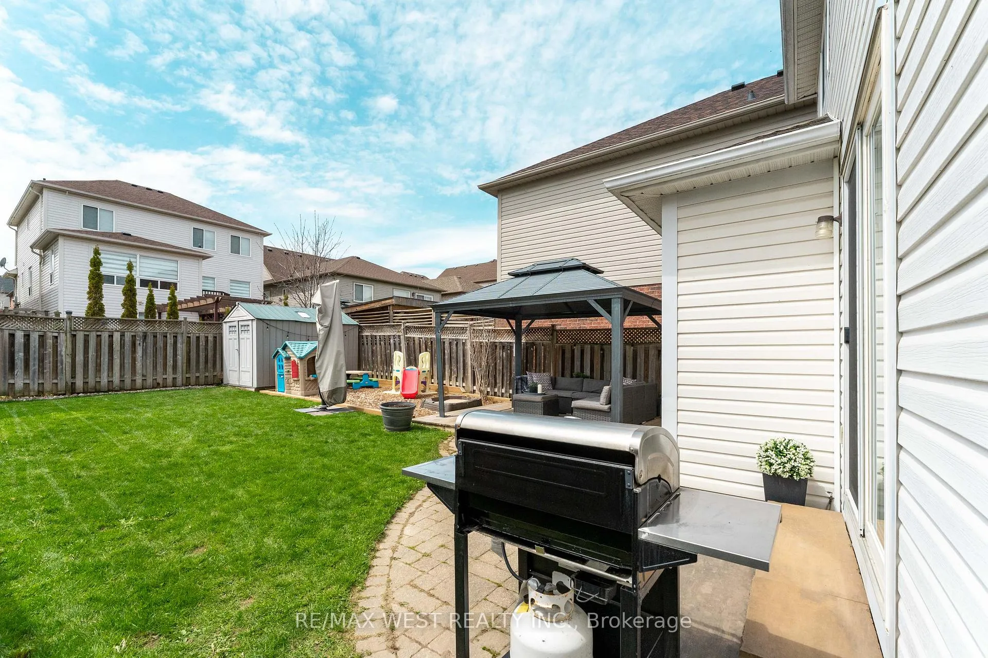 Photo 34 of 72 Bannister Street, Clarington, Bowmanville — HOMEH