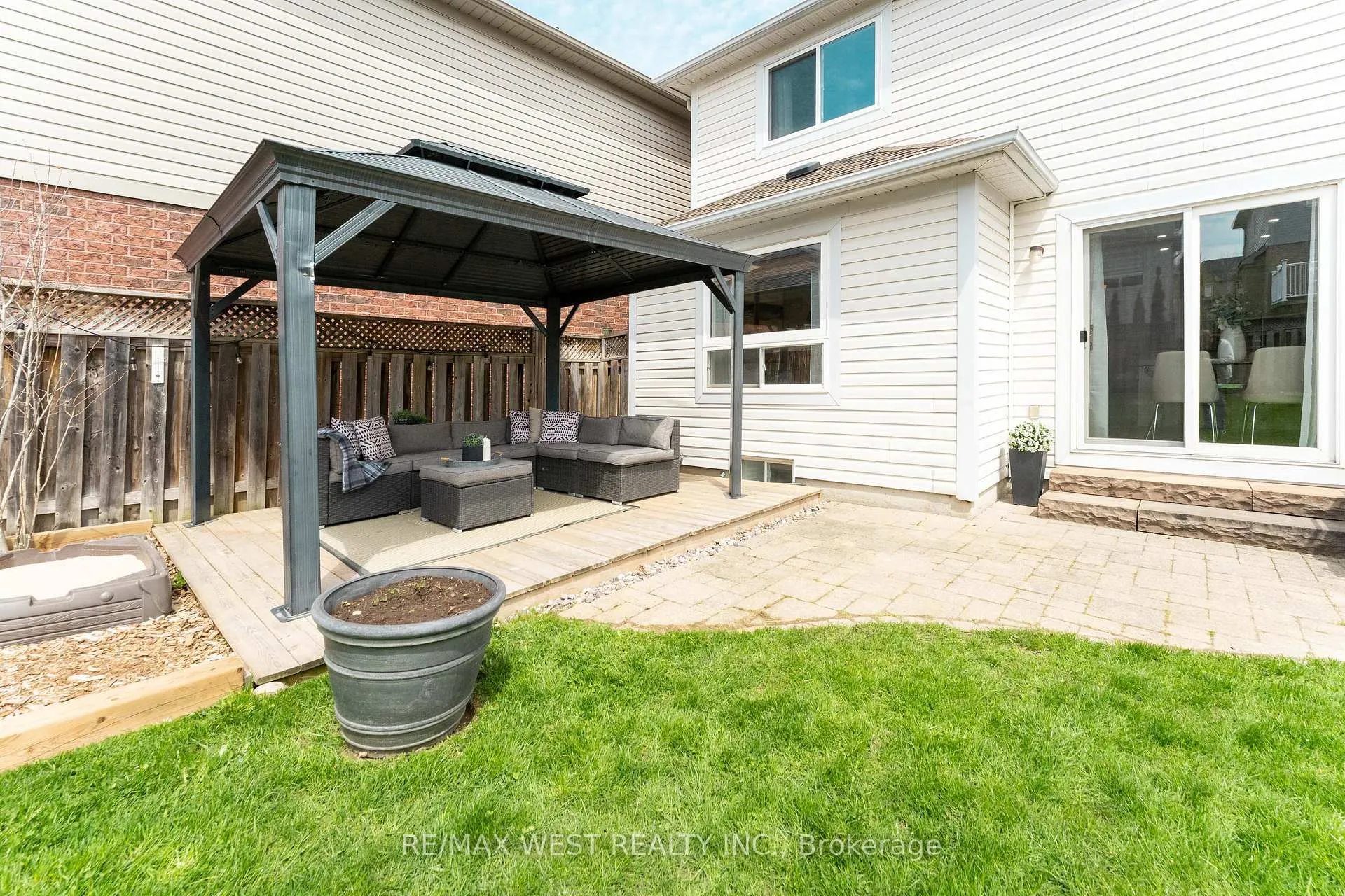 Photo 37 of 72 Bannister Street, Clarington, Bowmanville — HOMEH