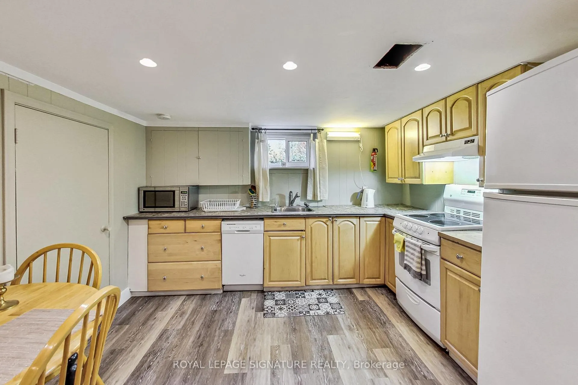 Photo 4 of 1 Milne Avenue, Scarborough, Oakridge — HOMEH