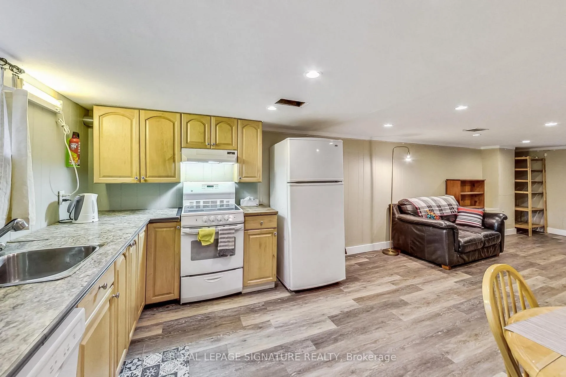 Photo 5 of 1 Milne Avenue, Scarborough, Oakridge — HOMEH