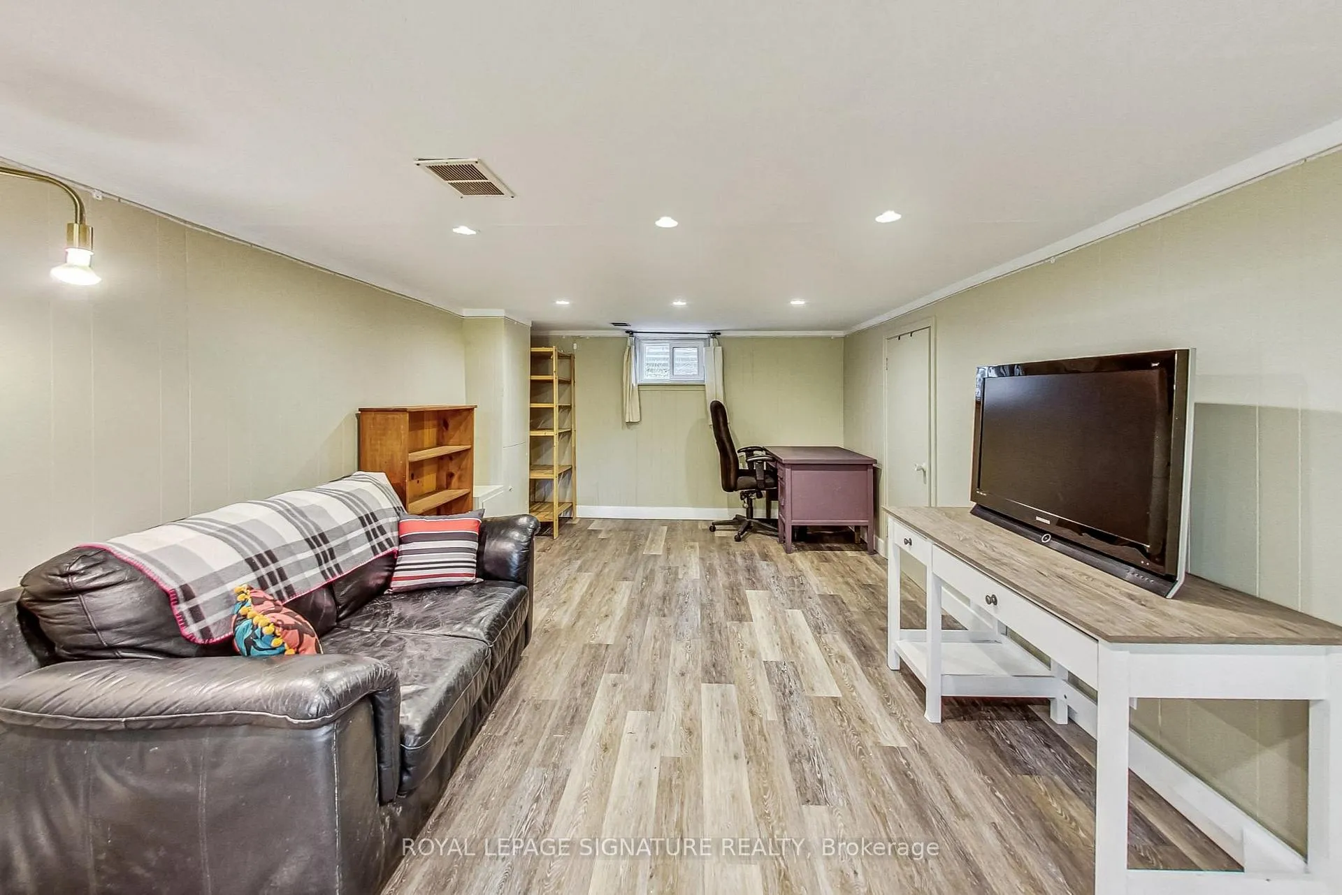 Photo 9 of 1 Milne Avenue, Scarborough, Oakridge — HOMEH