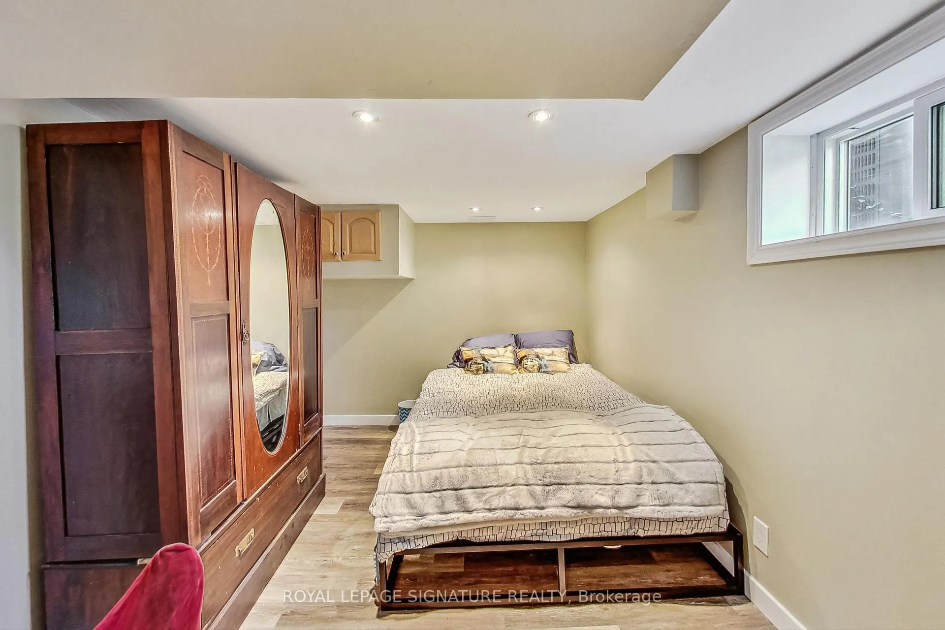 Photo 10 of 1 Milne Avenue, Scarborough, Oakridge — HOMEH