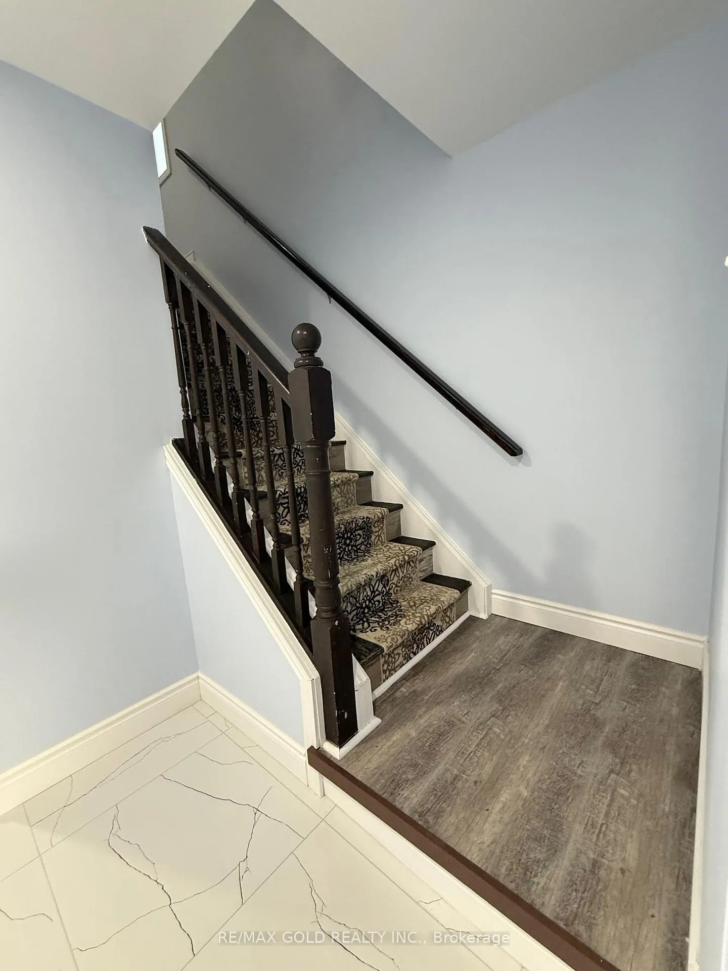 Photo 10 of 619 Fieldgate Circle, London, East I — HOMEH