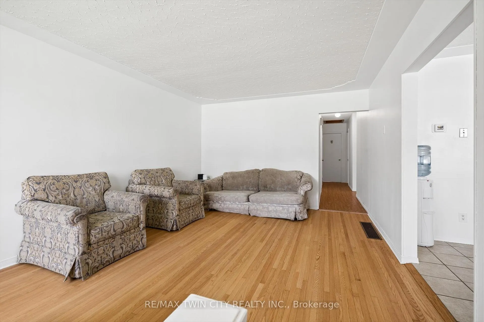 Photo 8 of 26 Tutton Place, Cambridge — HOMEH