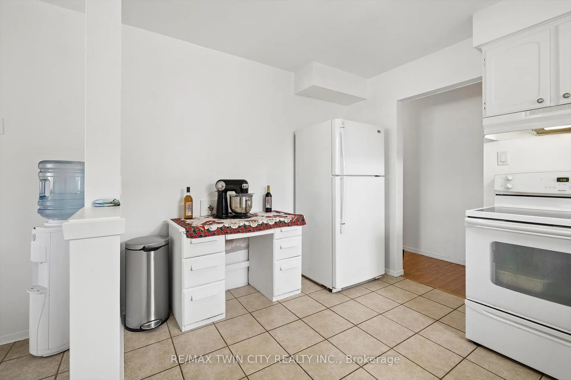 Photo 14 of 26 Tutton Place, Cambridge — HOMEH