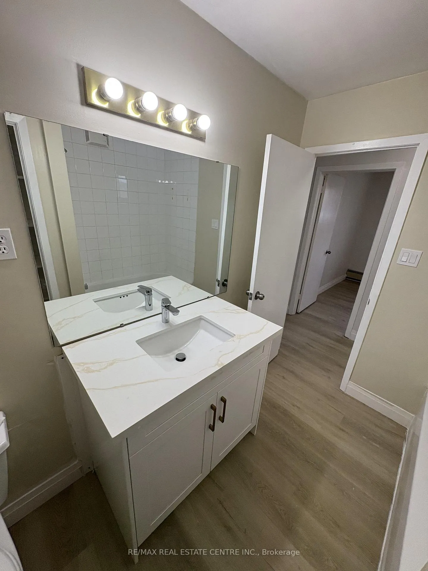 Photo 6 of Unit 1, 103 Sixth Street, Midland — HOMEH