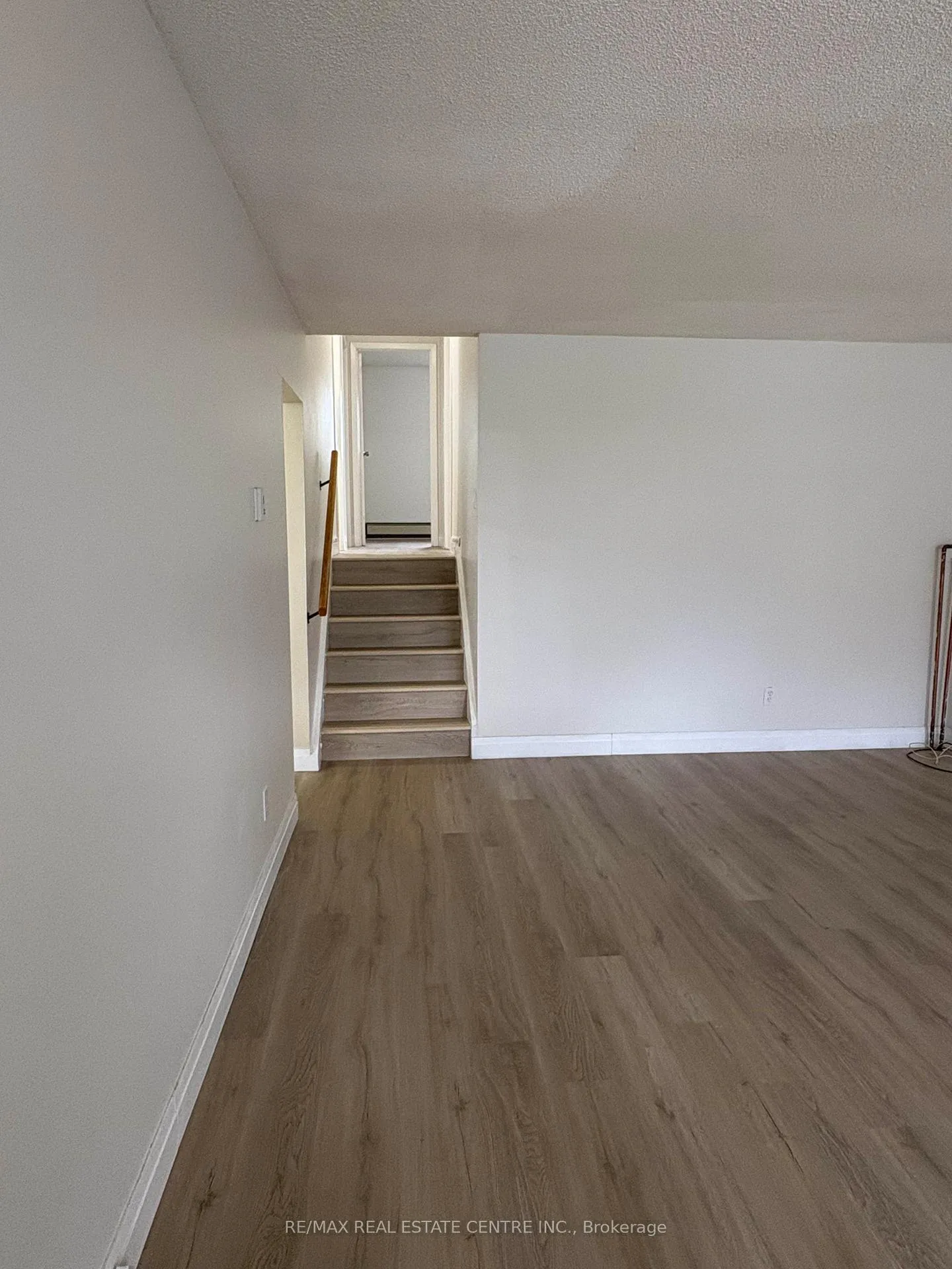 Photo 11 of Unit 1, 103 Sixth Street, Midland — HOMEH