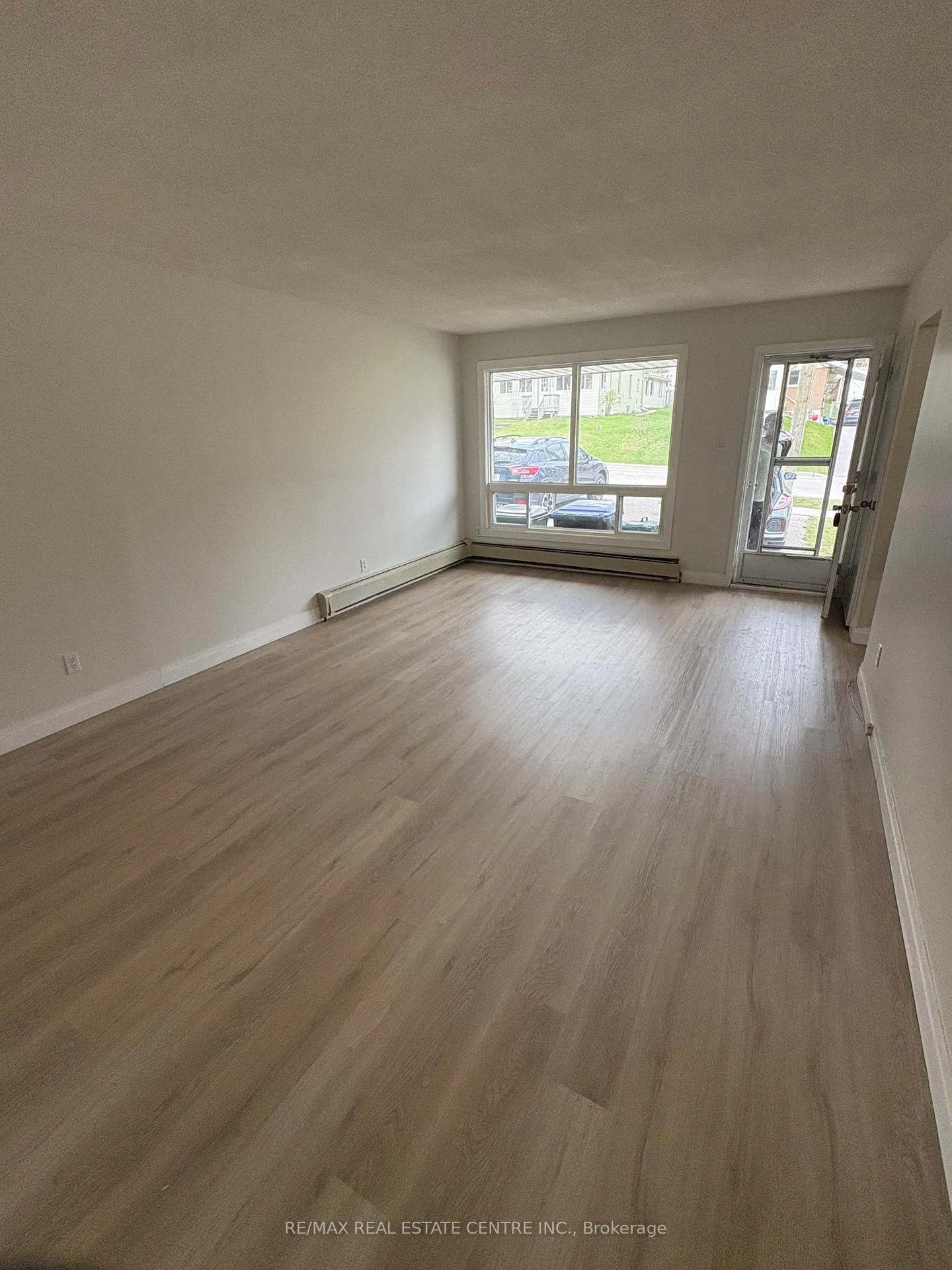 Photo 12 of Unit 1, 103 Sixth Street, Midland — HOMEH