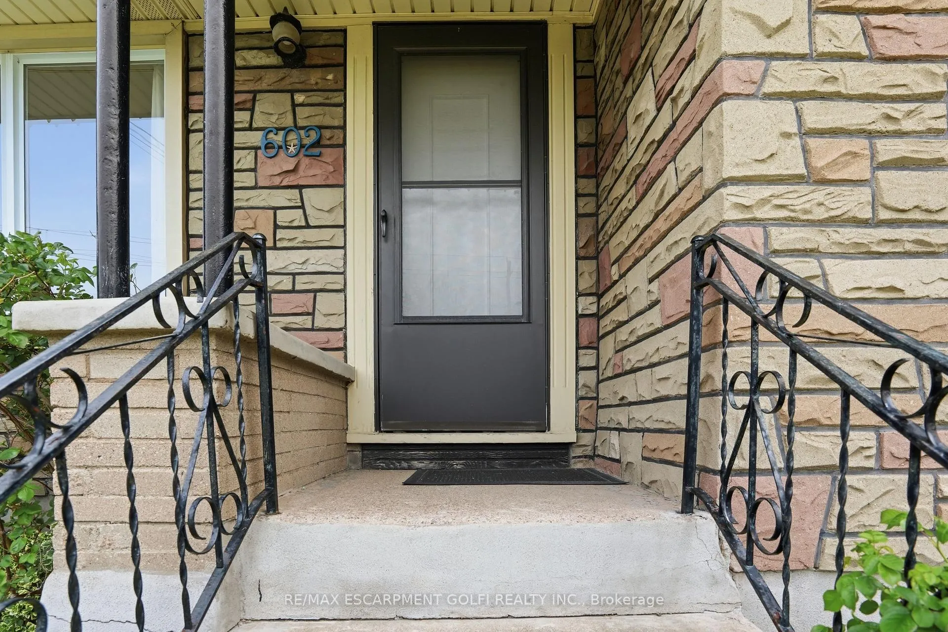 Photo 3 of 602 Geneva Street, St. Catharines, Vine/Linwell — HOMEH
