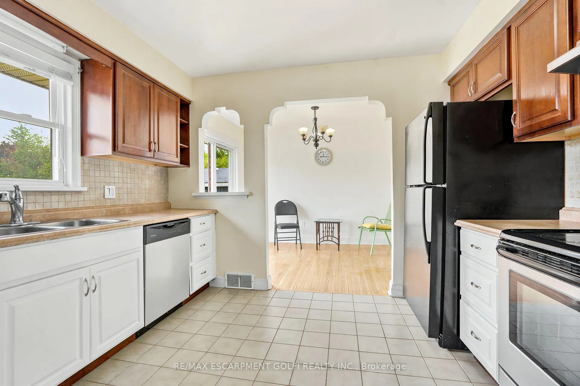 Photo 8 of 602 Geneva Street, St. Catharines, Vine/Linwell — HOMEH