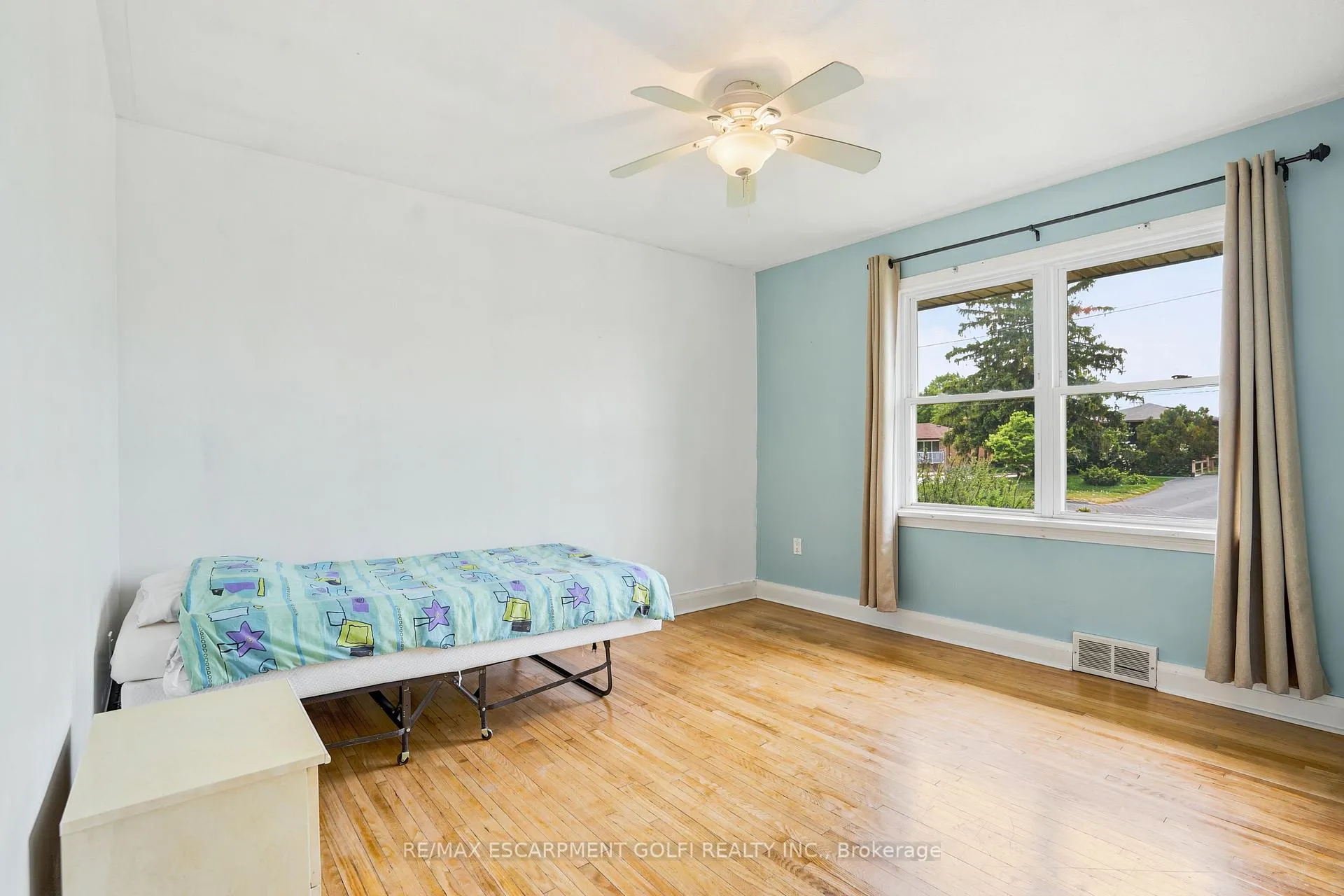 Photo 11 of 602 Geneva Street, St. Catharines, Vine/Linwell — HOMEH