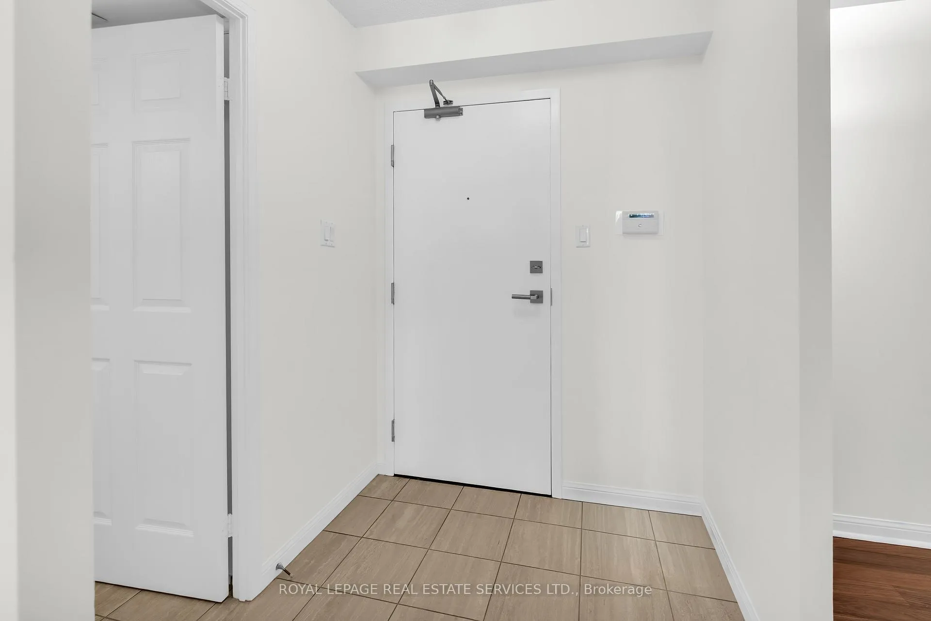 Photo 4 of Unit 704, 109 Front Street E, Toronto, Waterfront Communities — HOMEH