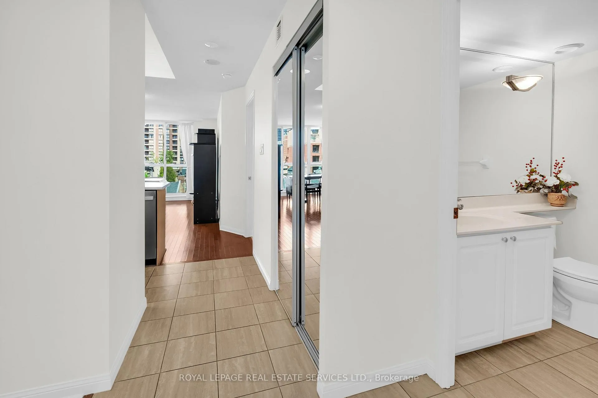Photo 5 of Unit 704, 109 Front Street E, Toronto, Waterfront Communities — HOMEH