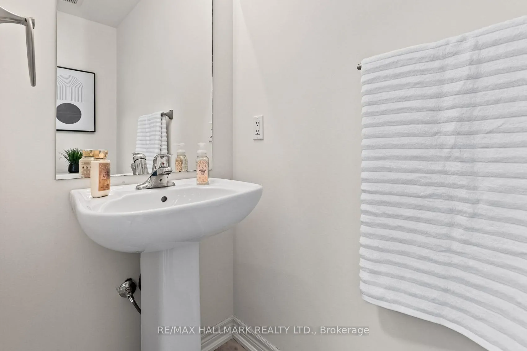 Photo 8 of 283 Skinner Road, Hamilton, Waterdown — HOMEH