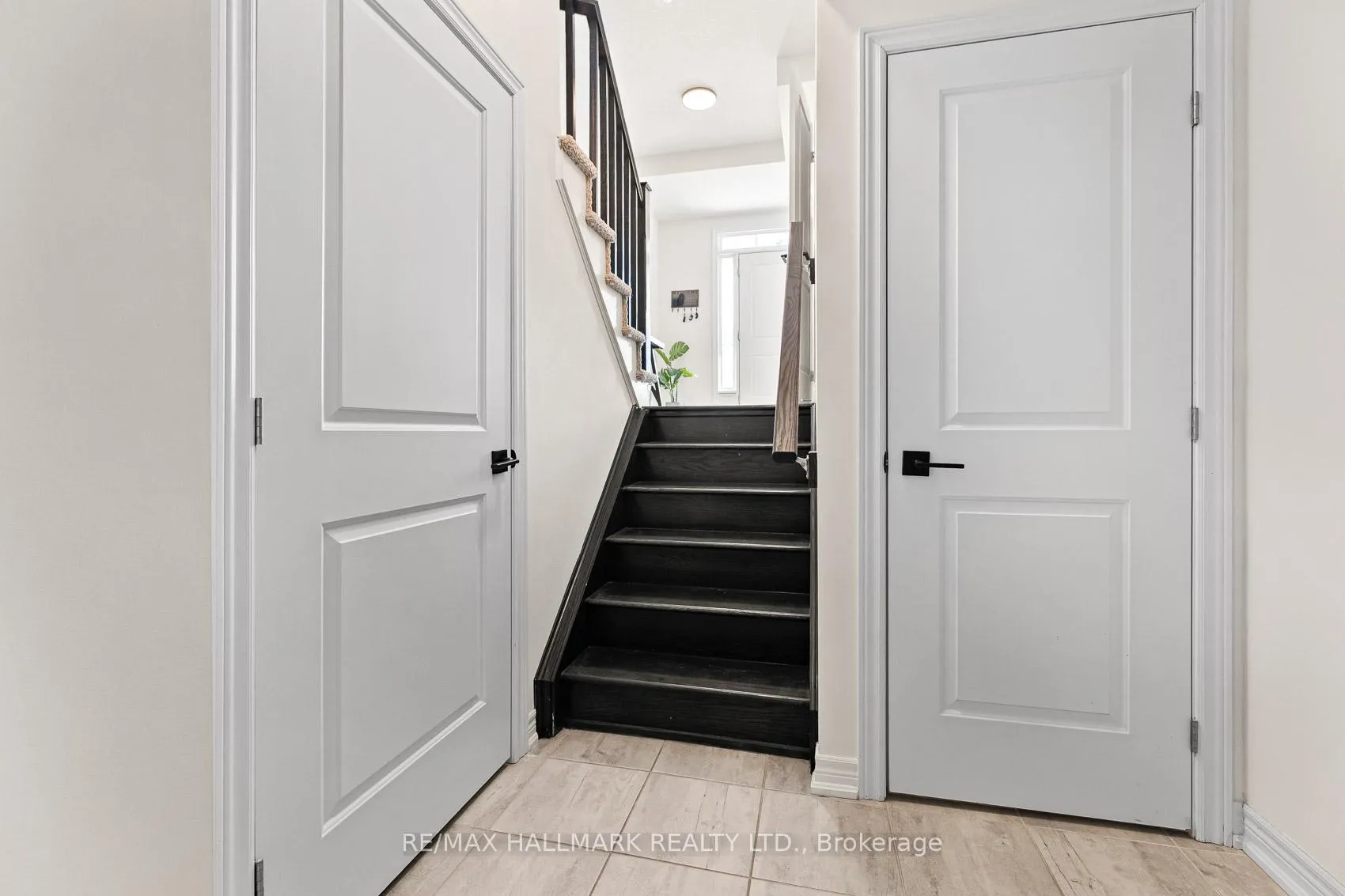 Photo 9 of 283 Skinner Road, Hamilton, Waterdown — HOMEH