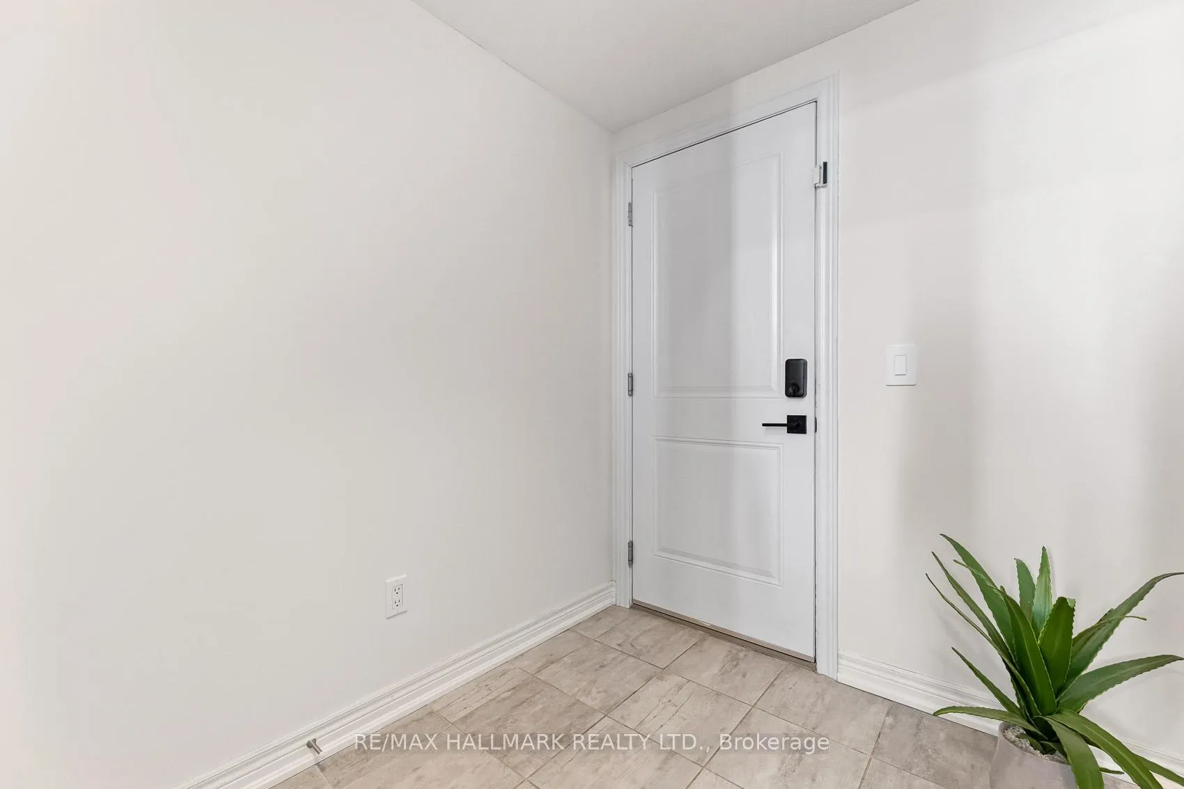Photo 10 of 283 Skinner Road, Hamilton, Waterdown — HOMEH