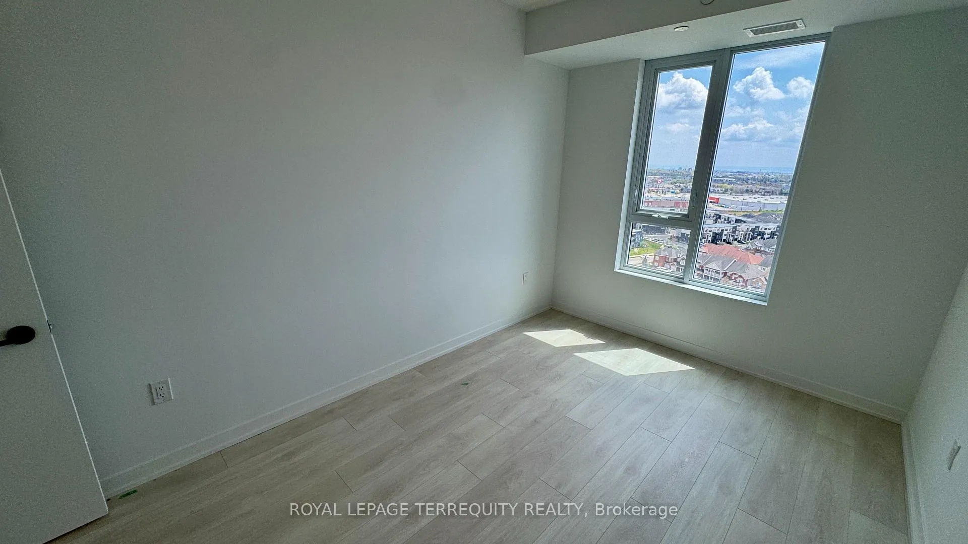 Photo 11 of Unit 1503, 4878 Powers Common, Burlington, Alton — HOMEH