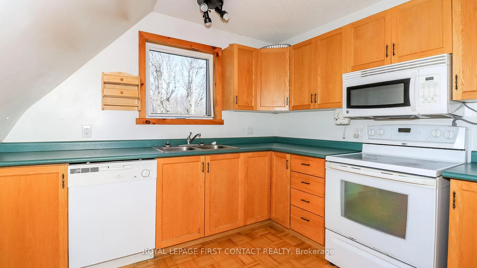 Photo 48 of 1518 Lone Pine Drive, Bracebridge, Macaulay — HOMEH