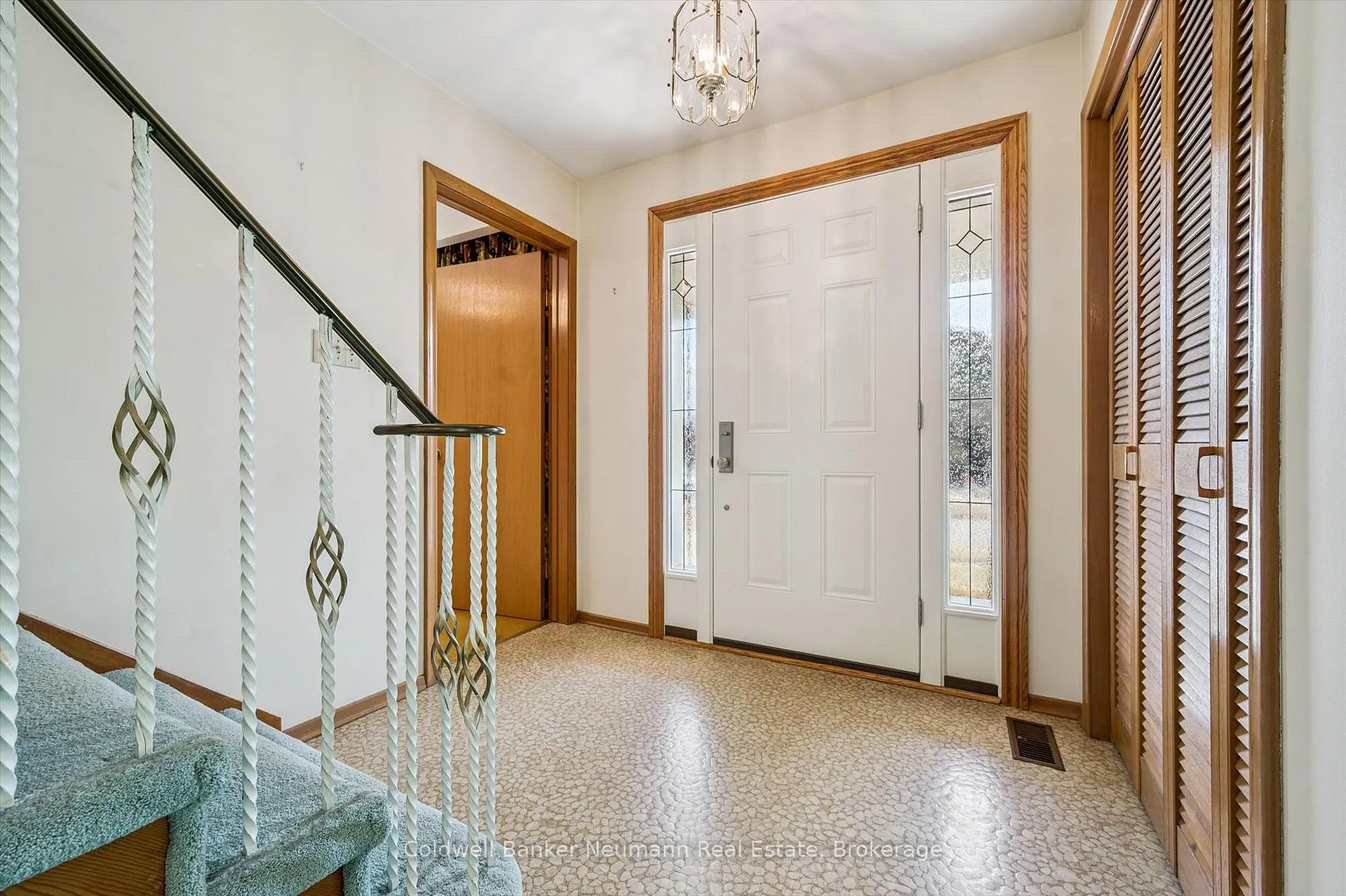 Photo 3 of 18 Carmine Place, Guelph, Victoria North — HOMEH