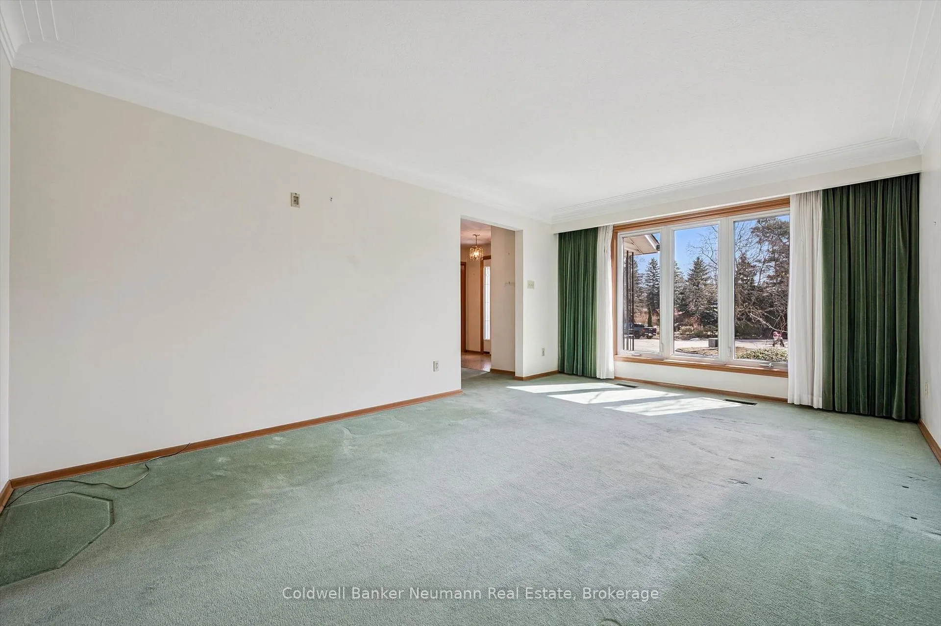 Photo 4 of 18 Carmine Place, Guelph, Victoria North — HOMEH
