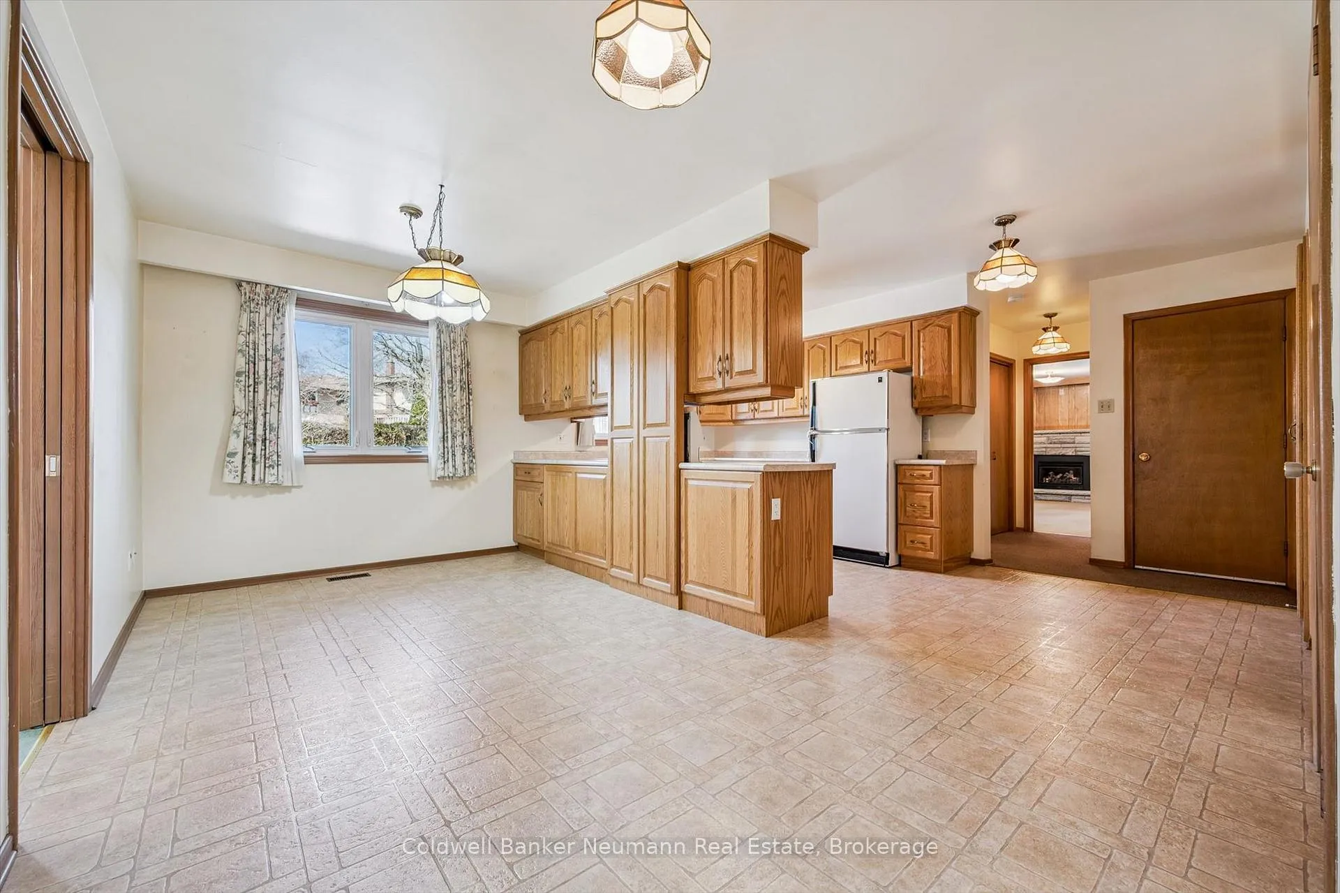 Photo 6 of 18 Carmine Place, Guelph, Victoria North — HOMEH