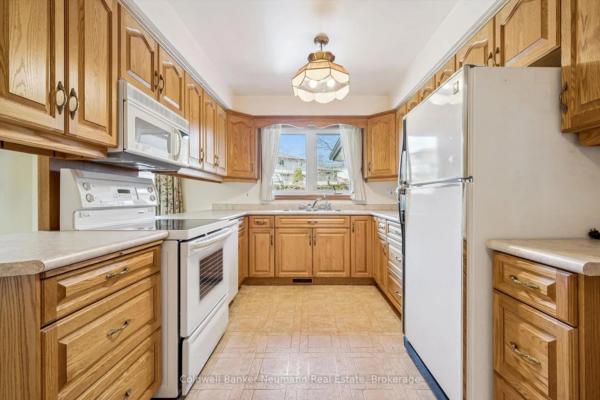 Photo 8 of 18 Carmine Place, Guelph, Victoria North — HOMEH