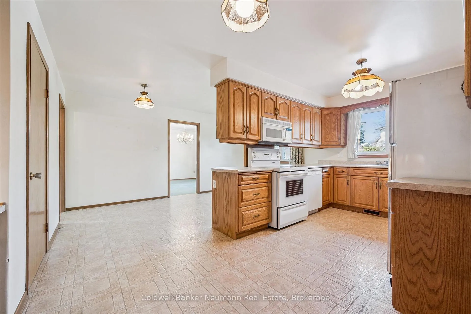 Photo 9 of 18 Carmine Place, Guelph, Victoria North — HOMEH
