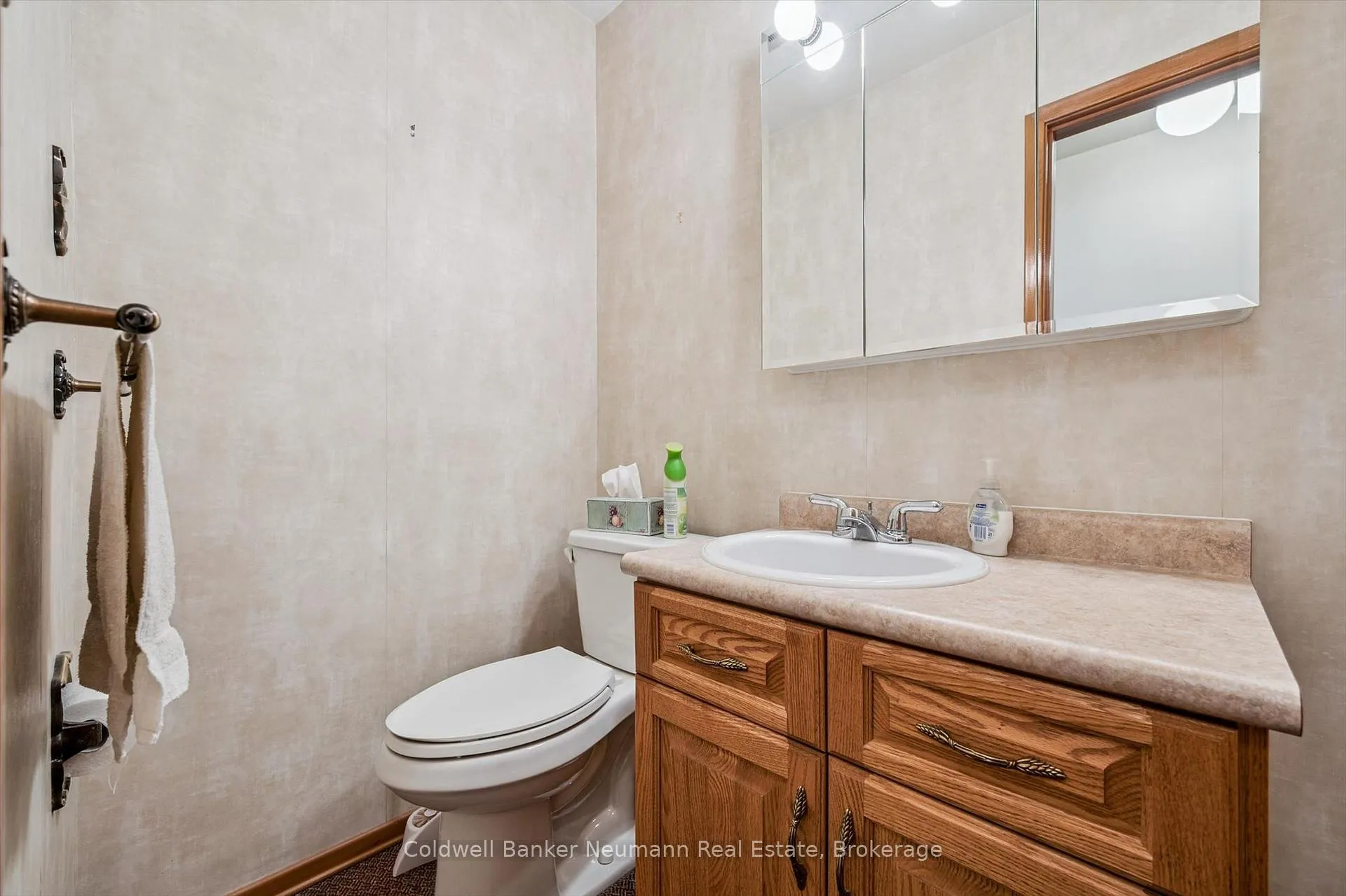 Photo 11 of 18 Carmine Place, Guelph, Victoria North — HOMEH