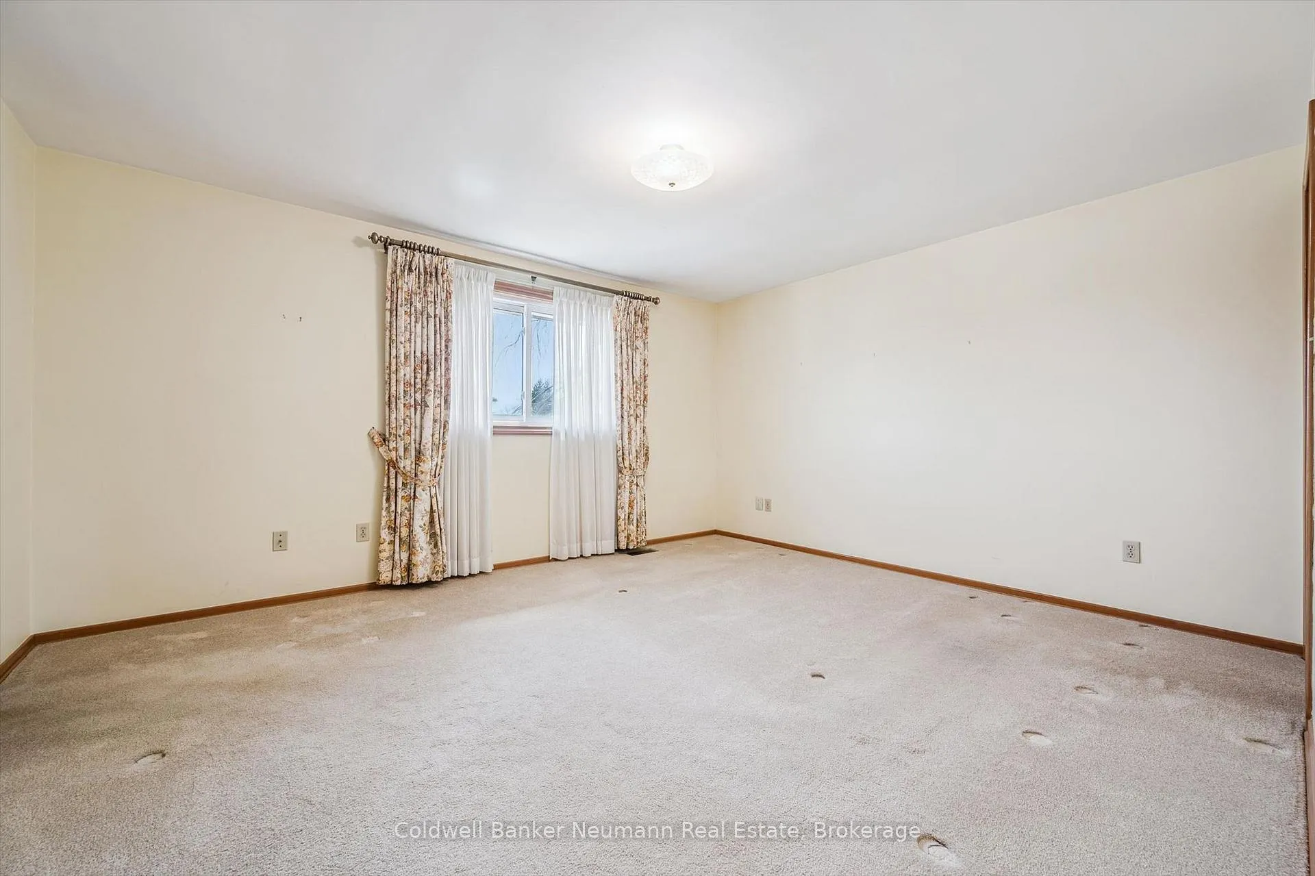 Photo 16 of 18 Carmine Place, Guelph, Victoria North — HOMEH