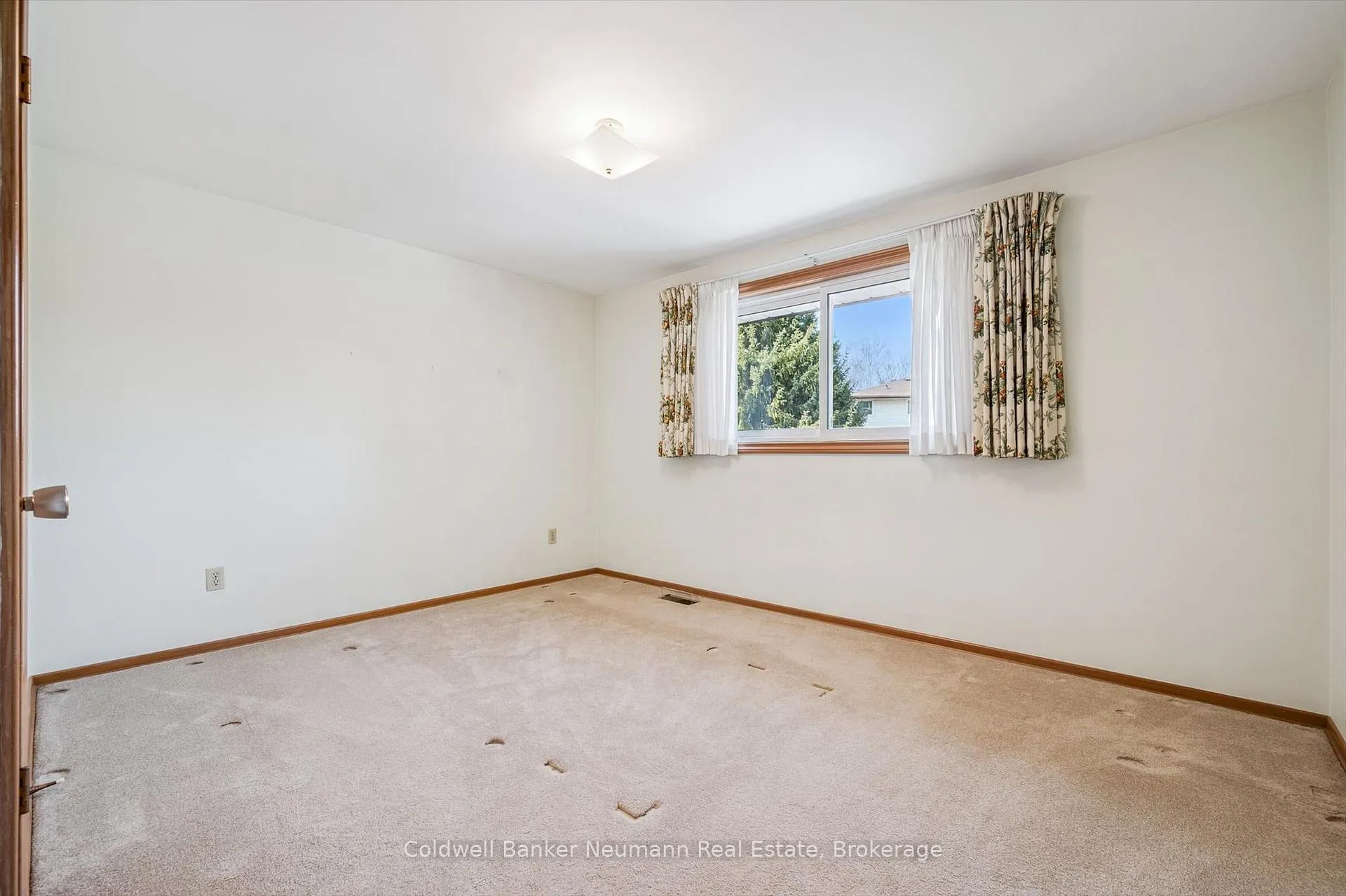 Photo 19 of 18 Carmine Place, Guelph, Victoria North — HOMEH
