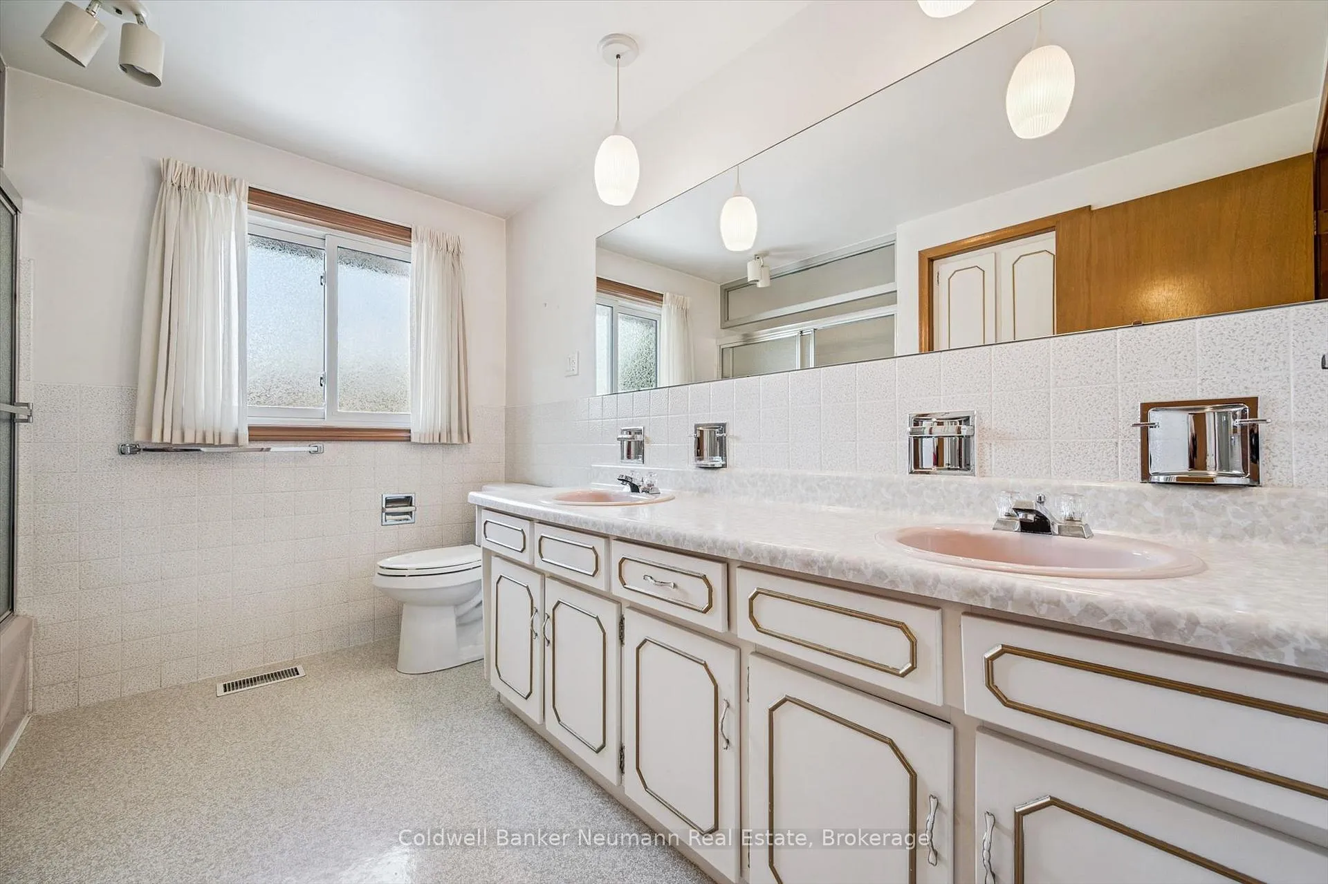 Photo 20 of 18 Carmine Place, Guelph, Victoria North — HOMEH