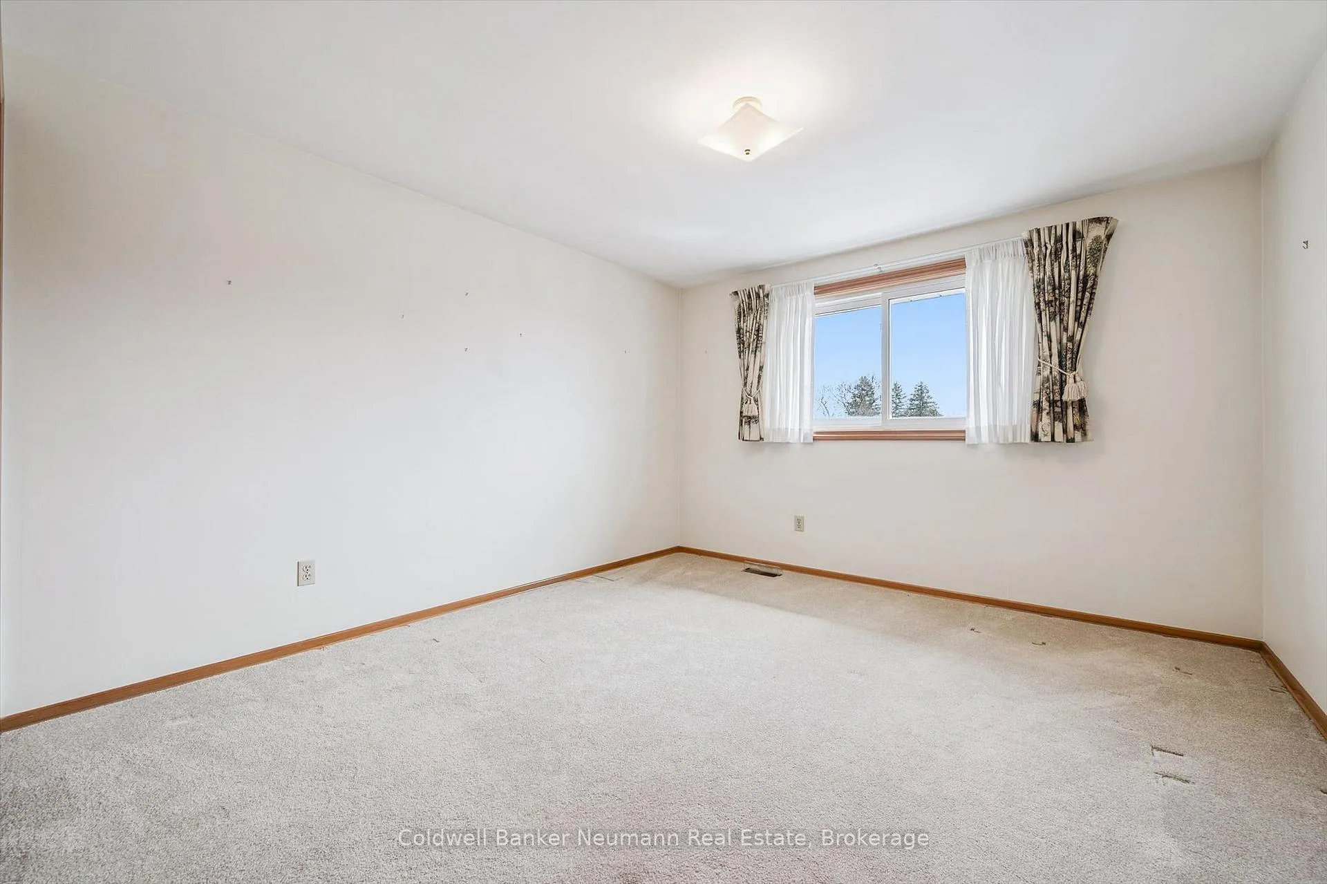 Photo 23 of 18 Carmine Place, Guelph, Victoria North — HOMEH