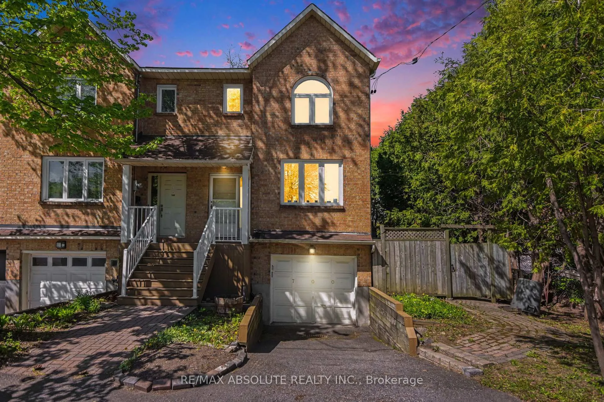 Photo 1 of 700 Tweesdmuir Avenue, Ottawa, Westboro/Hampton Park — HOMEH