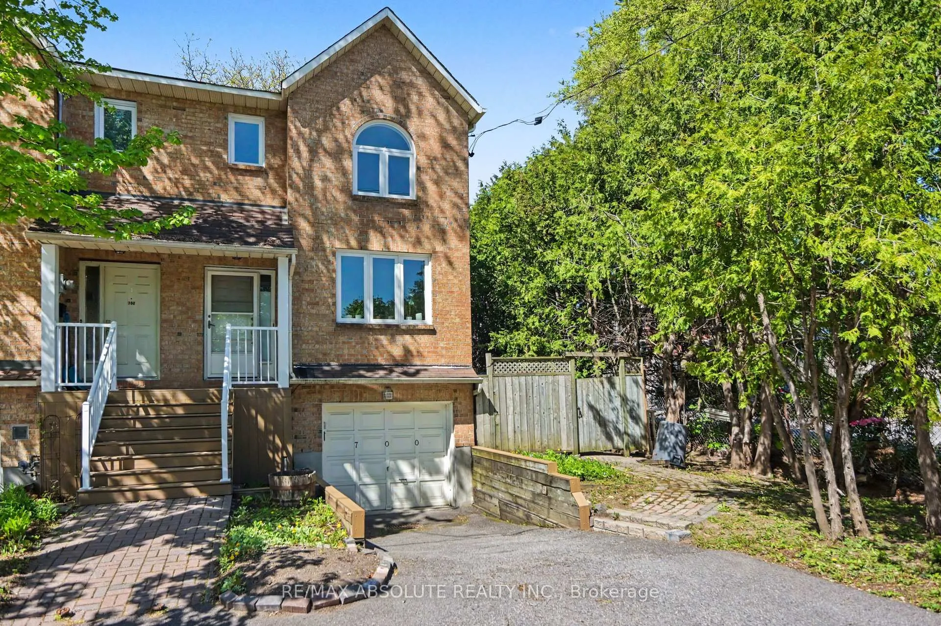 Photo 2 of 700 Tweesdmuir Avenue, Ottawa, Westboro/Hampton Park — HOMEH