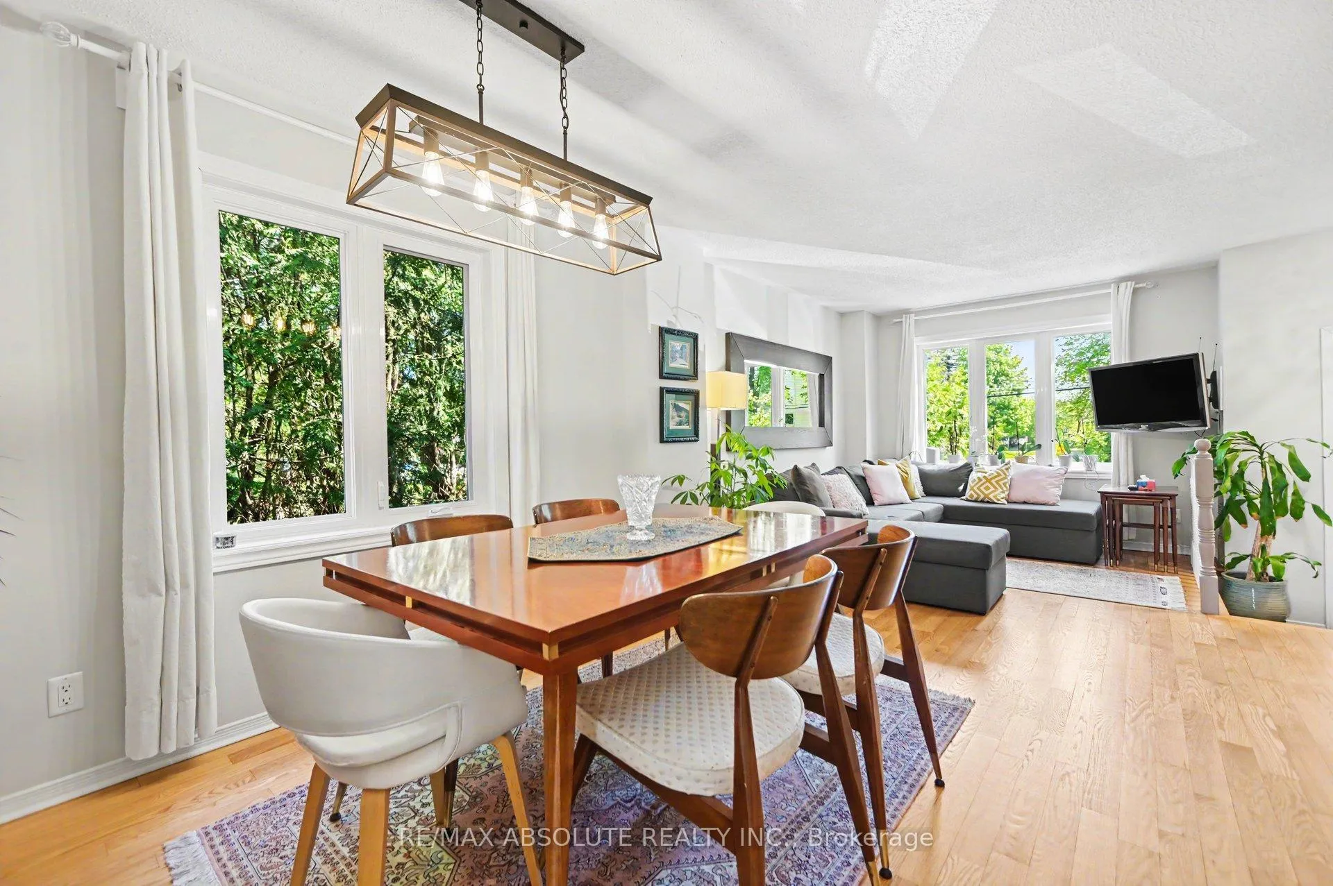 Photo 4 of 700 Tweesdmuir Avenue, Ottawa, Westboro/Hampton Park — HOMEH